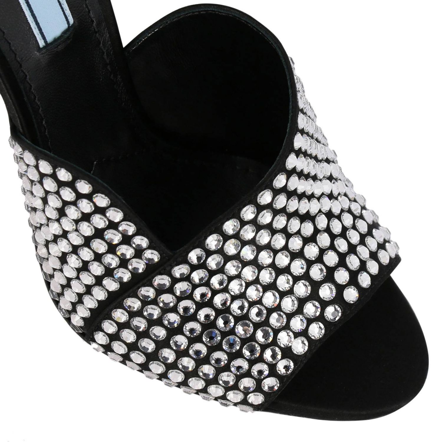 Босоножки на каблуке Prada: Сандалии Prada с открытым носком и кристаллами all over черный 4