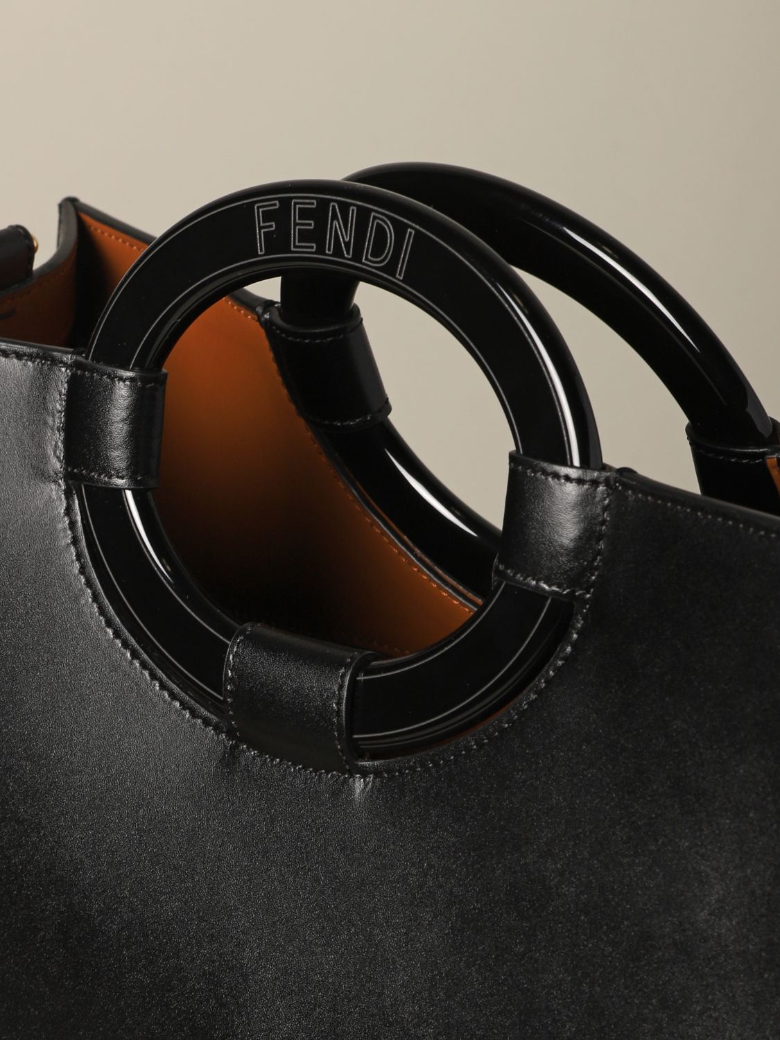 Sac cabas Fendi: Sac Runaway shopping Fendi en cuir avec logo perforé noir 4