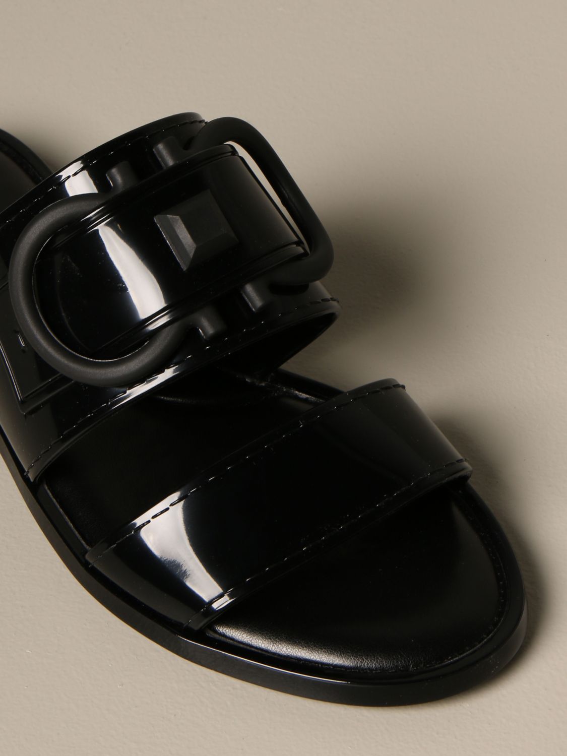 Taryn sandal with double bands with Mediterranean hook