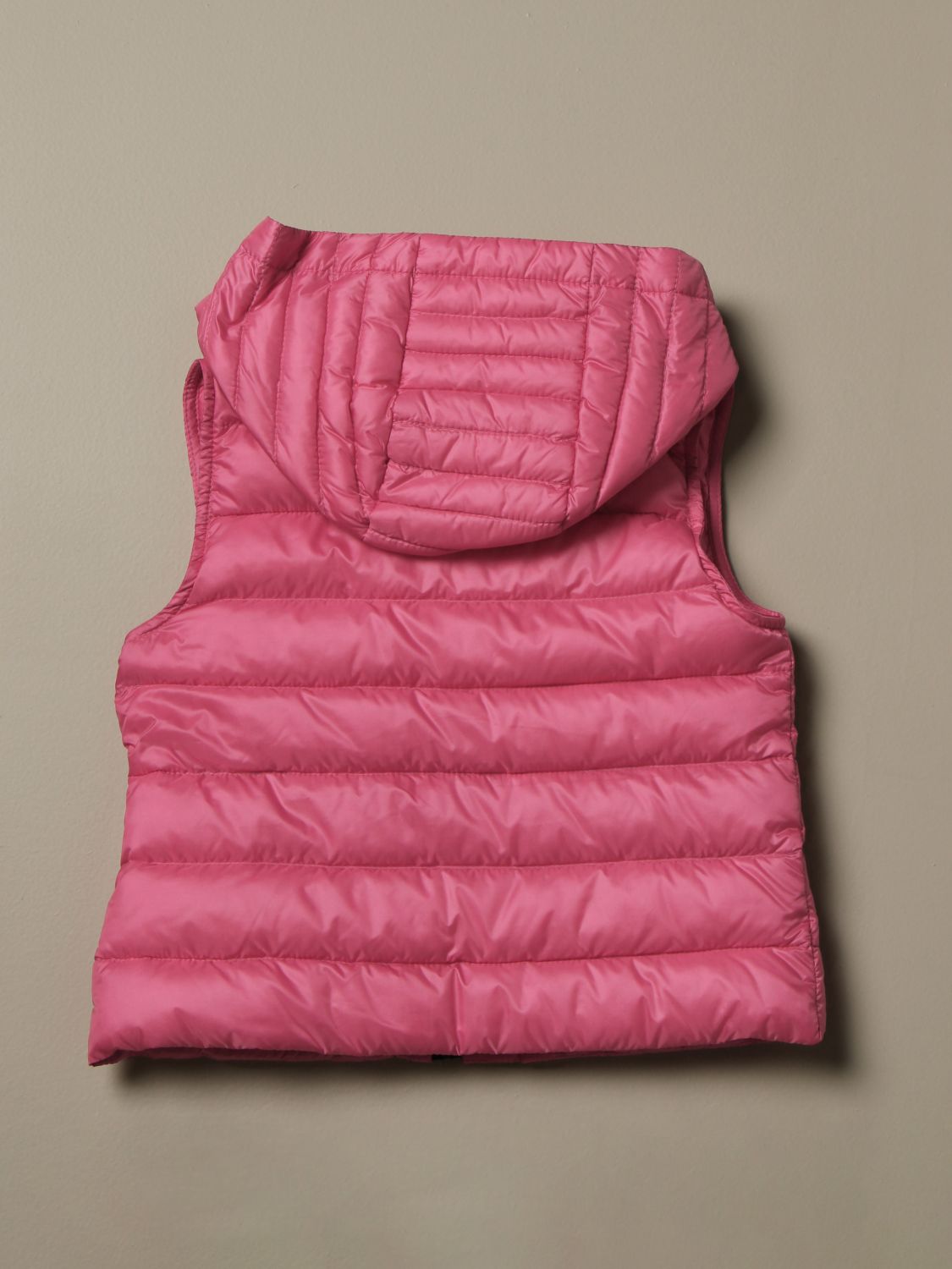 MONCLER: Piumino Christie con cappuccio - Fuxia | Gilet Moncler  F19541A11410 C0428 GIGLIO.COM