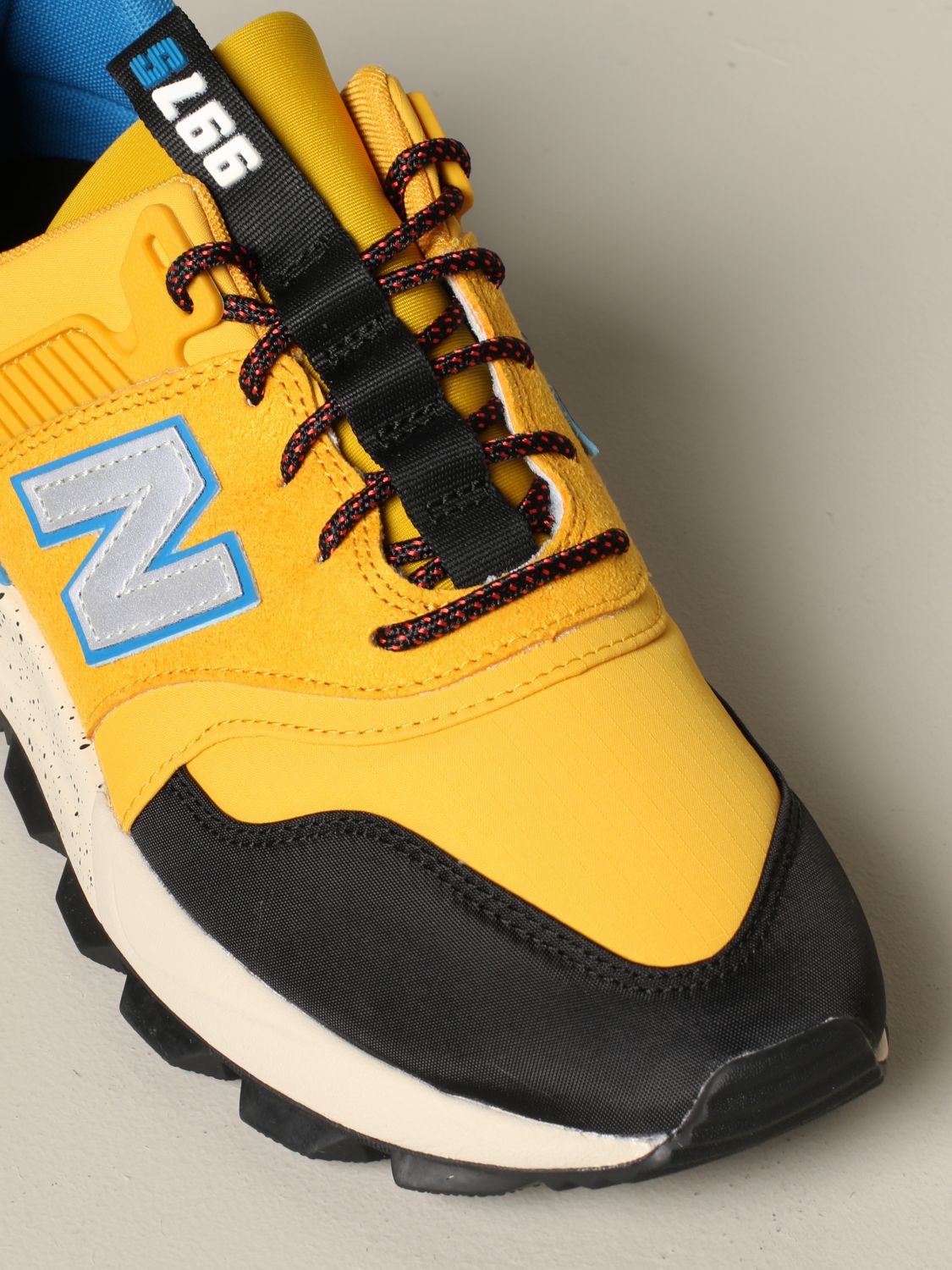 New Balance Outlet Chaussures homme Baskets New Balance Homme Jaune