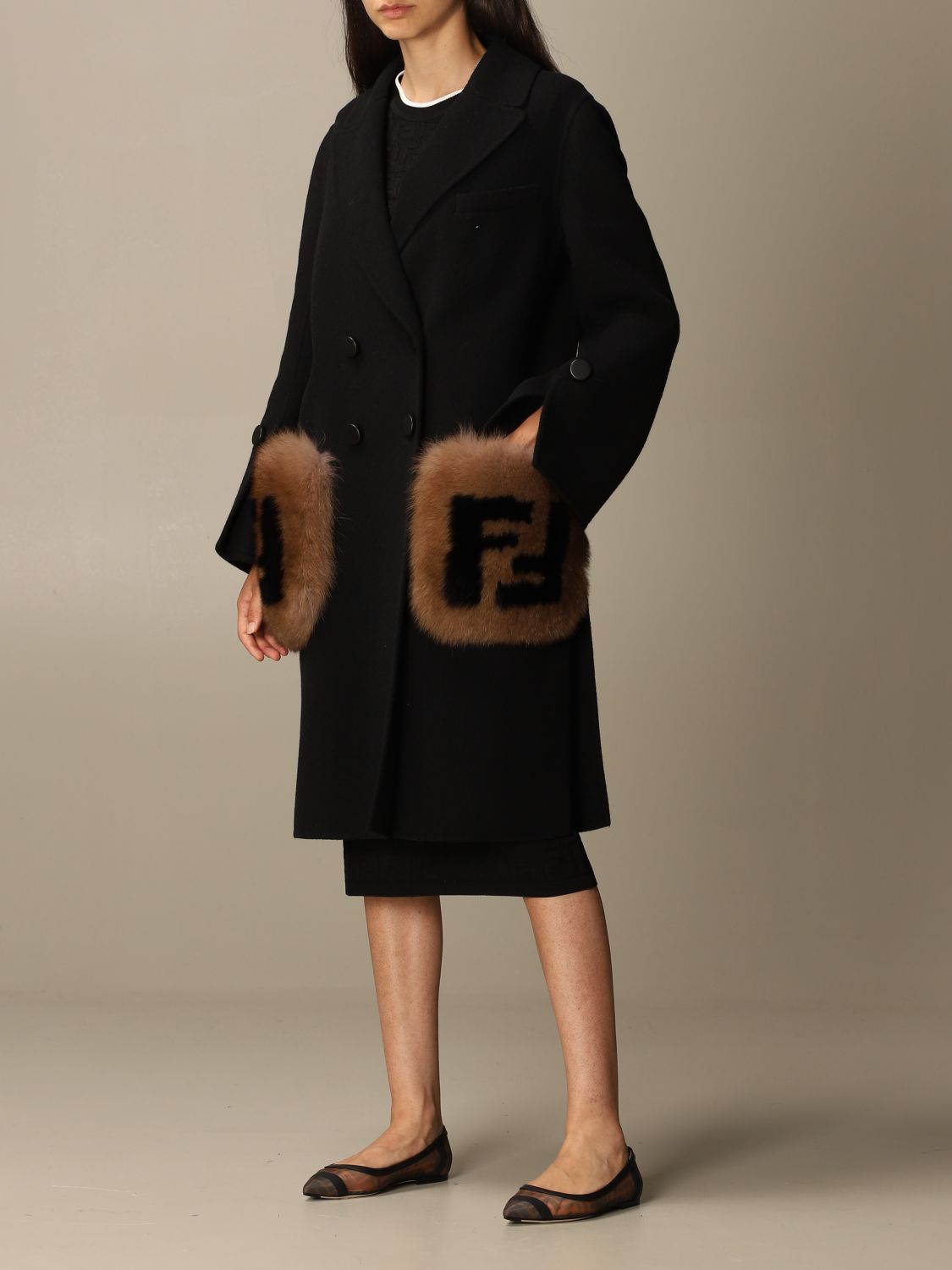Actualizar 118+ imagen fendi coat with fur pockets - financieratpv.com.mx
