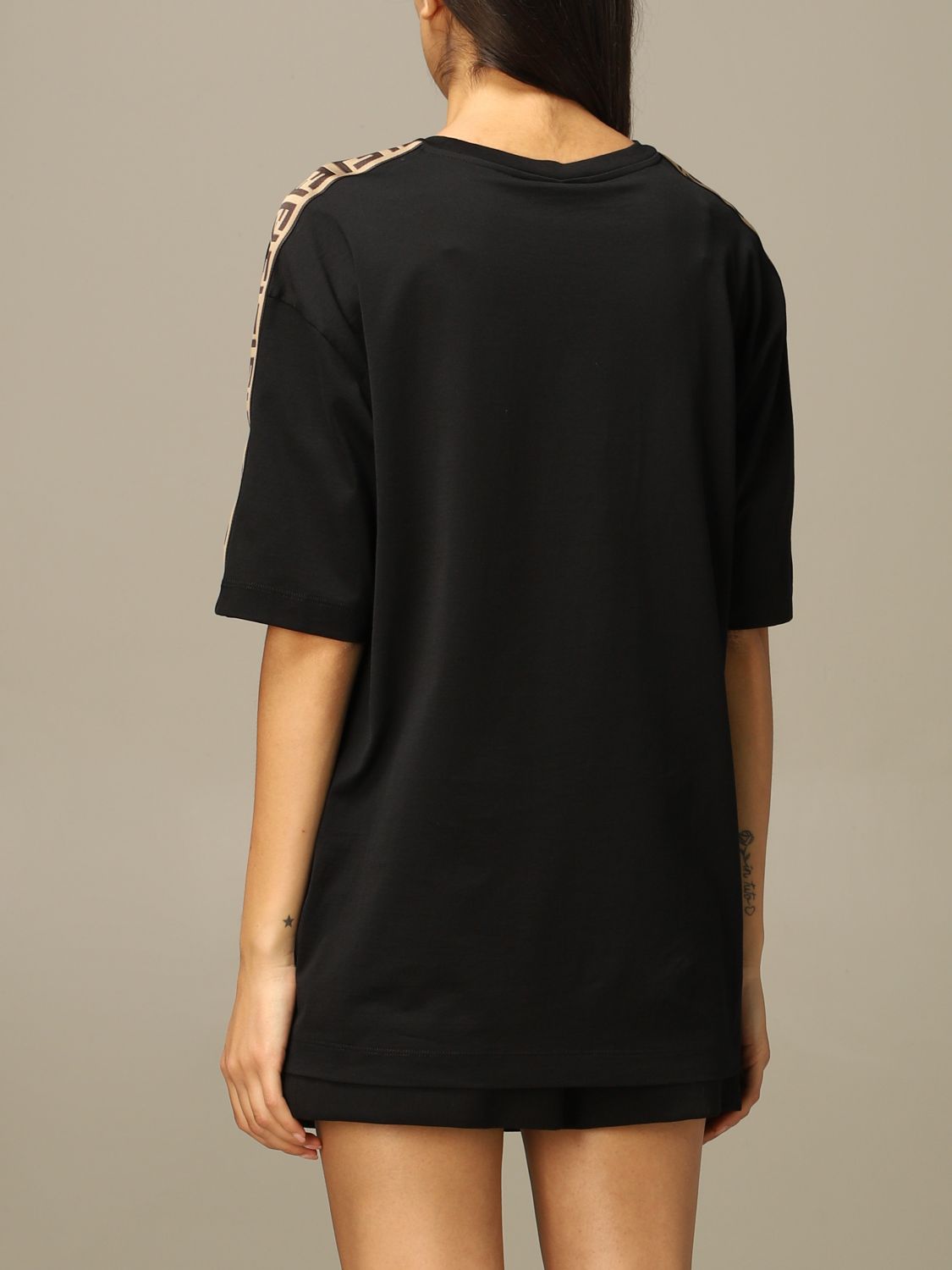 FENDI：Tシャツ レディース - ブラック | GIGLIO.COMオンラインのFendi Tシャツ FAF127 ADHA