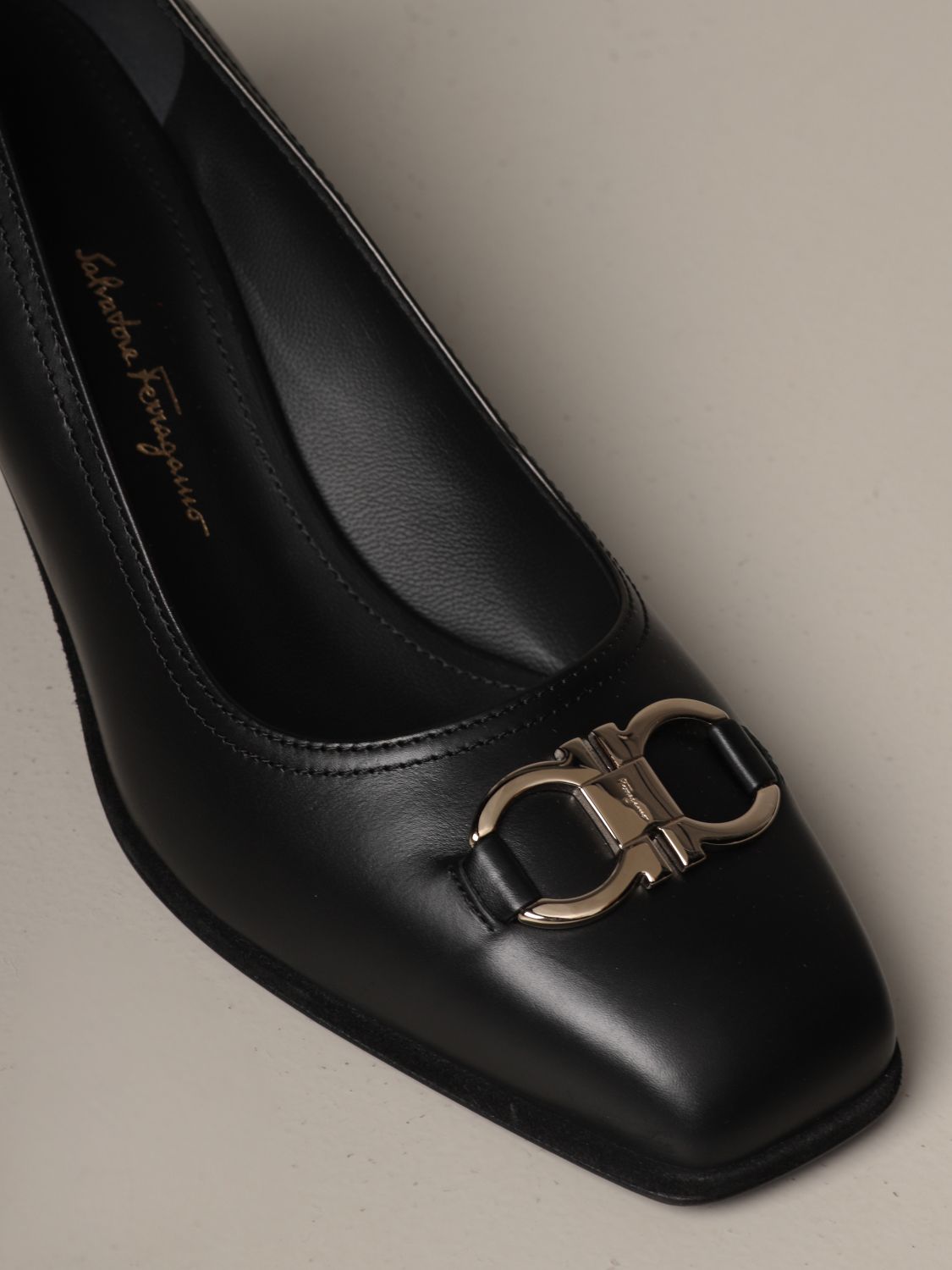 ferragamo gancini pump