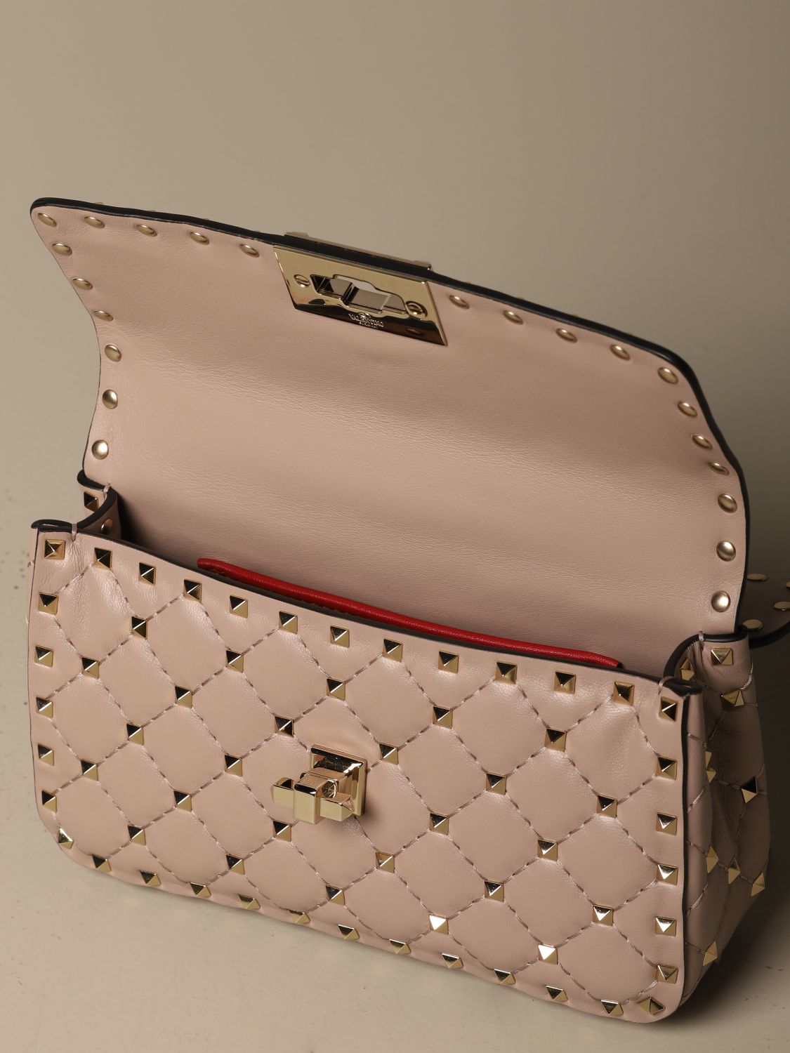 Donna Valentino Borsa media Rockstud Spike con dettagli denim Light Ivory |  Borse a spalla » VillAdriani