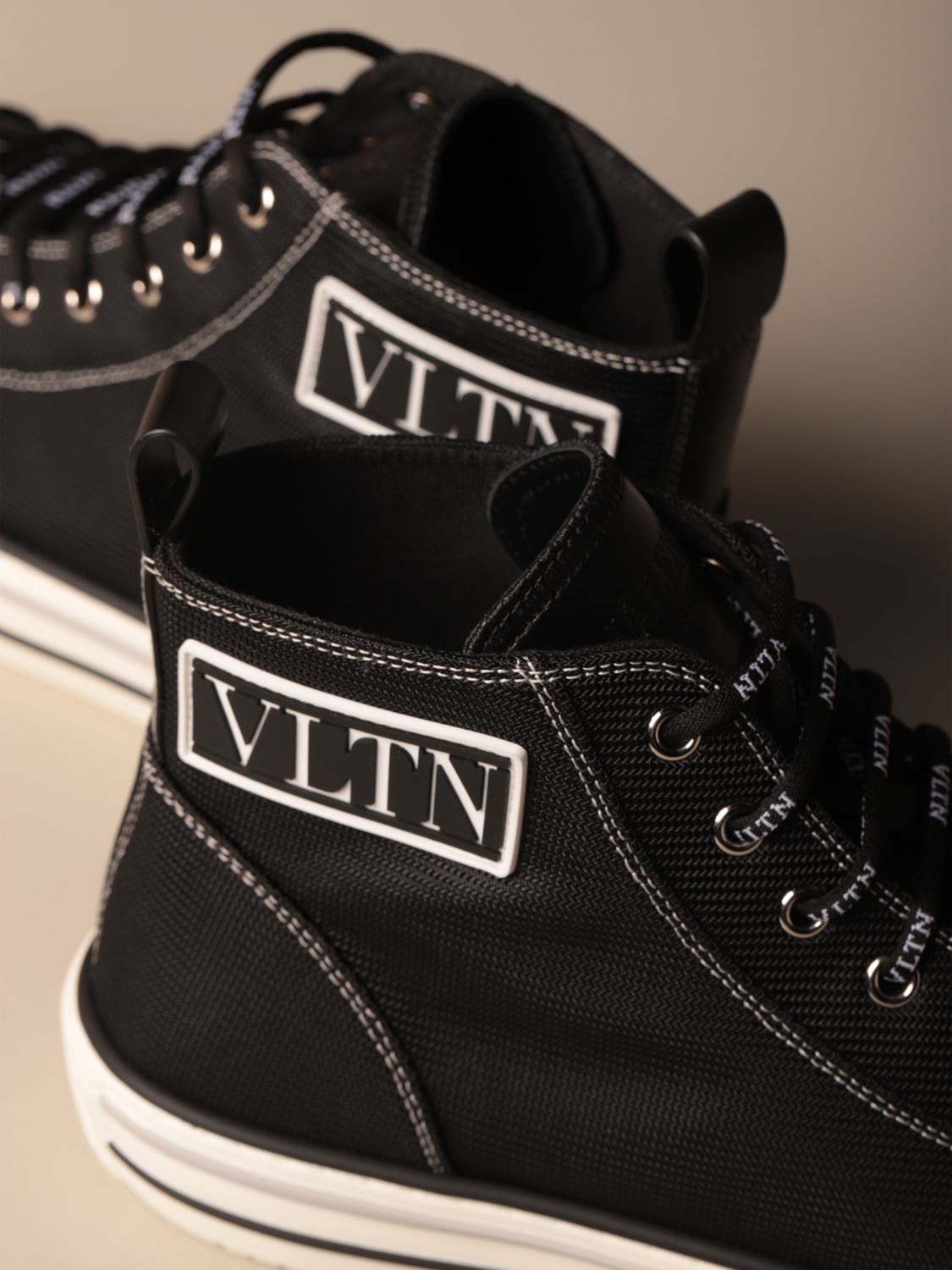 valentino trainers mens black