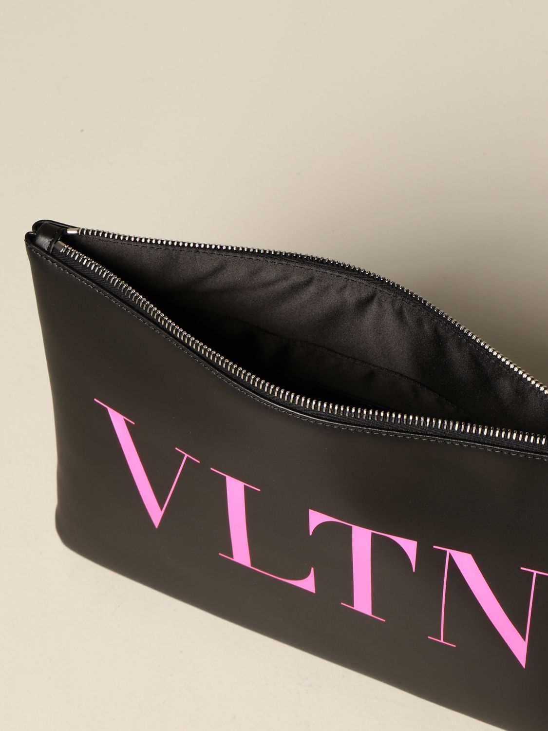 Pouch VLTN Camouflage Military Green Uomo | Pochette Valentino ⋆ Denlab