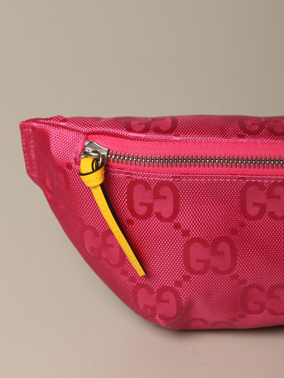 GUCCI: belt bag in GG Supreme nylon - Fuchsia