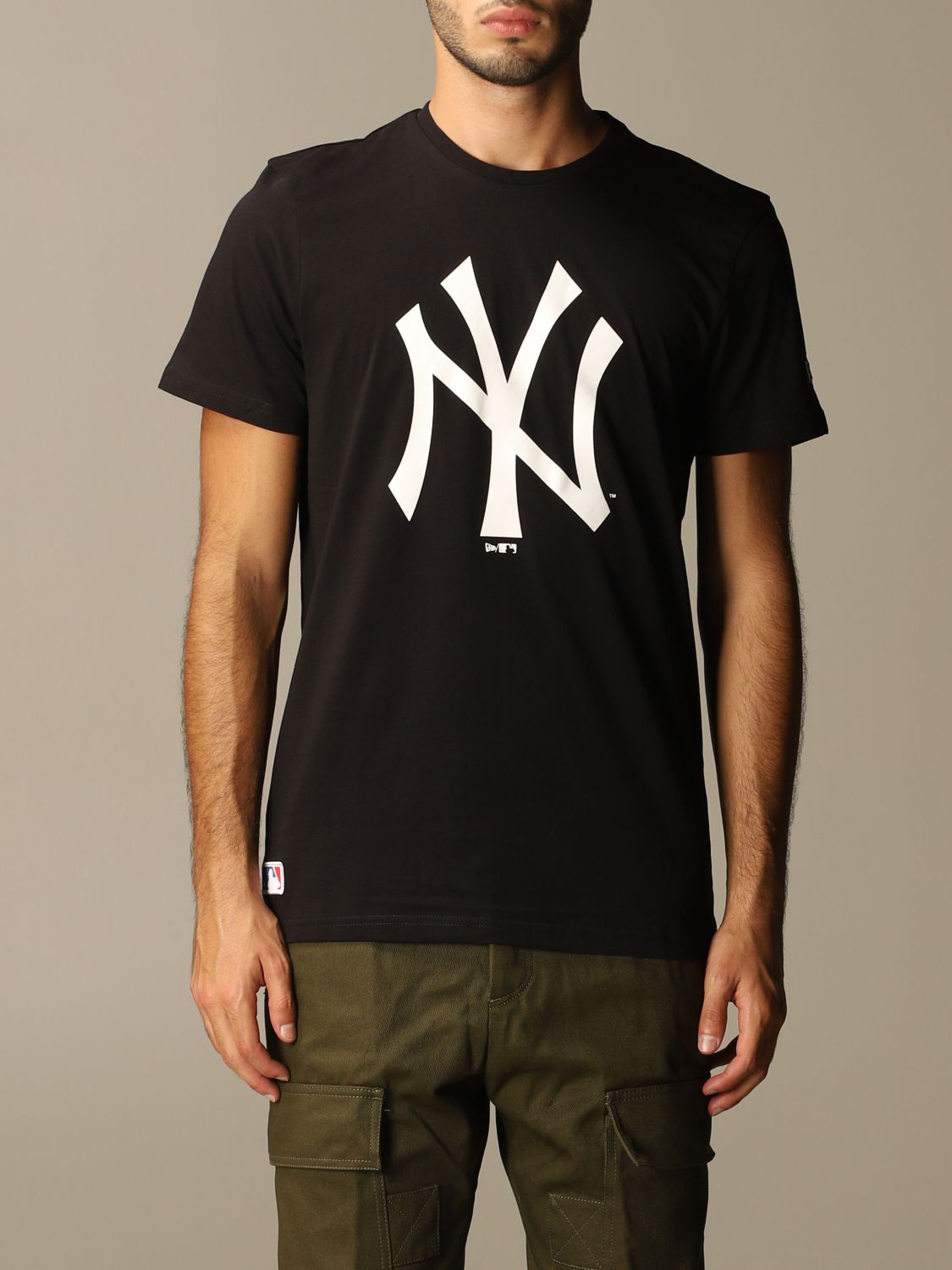 new-era-t-shirt-for-men-black-new-era-t-shirt-11863697-online-on