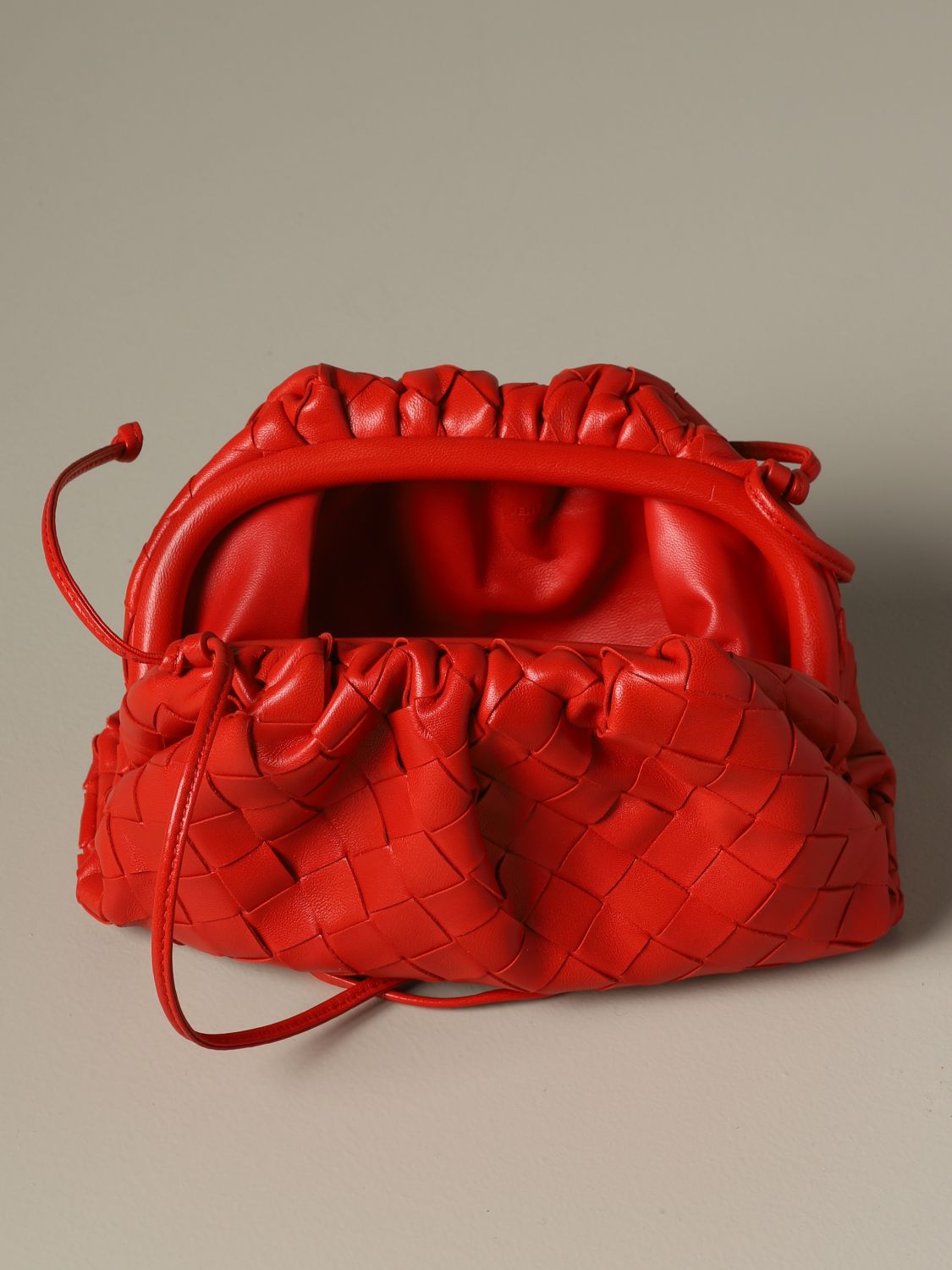 Damen Taschen Clutches und Abendtaschen Bottega Veneta Leder Ledertasche the Pouch in Rot 