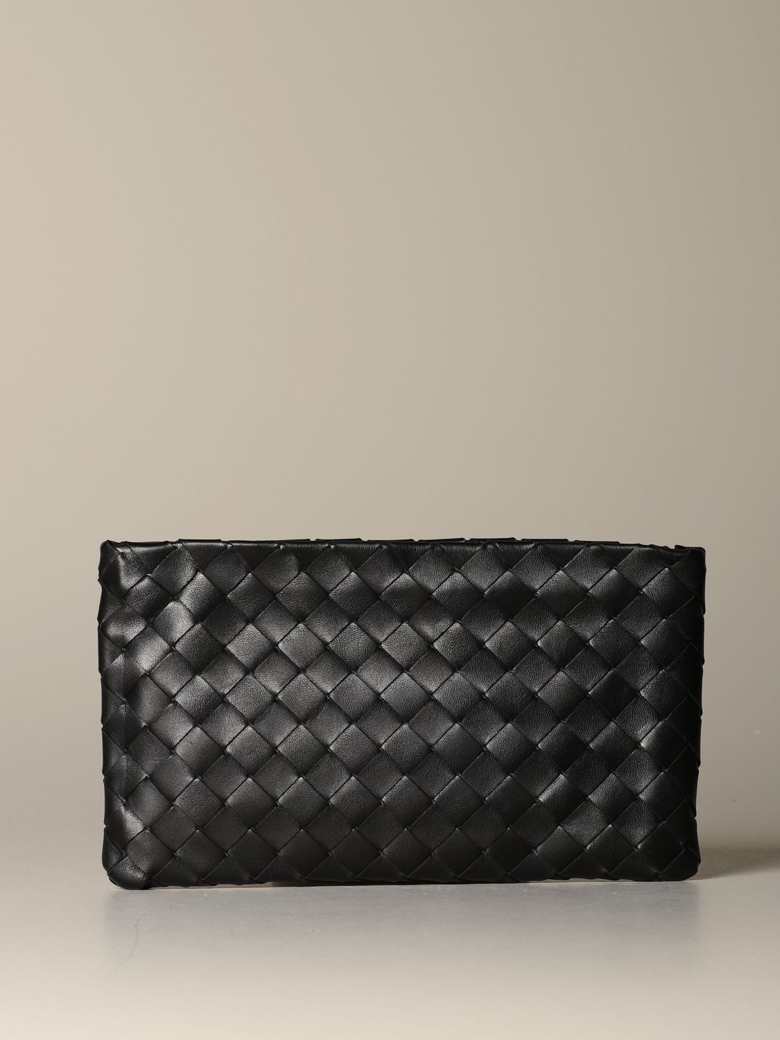 BOTTEGA VENETA: Small clutch in woven leather - Black | Bottega Veneta ...
