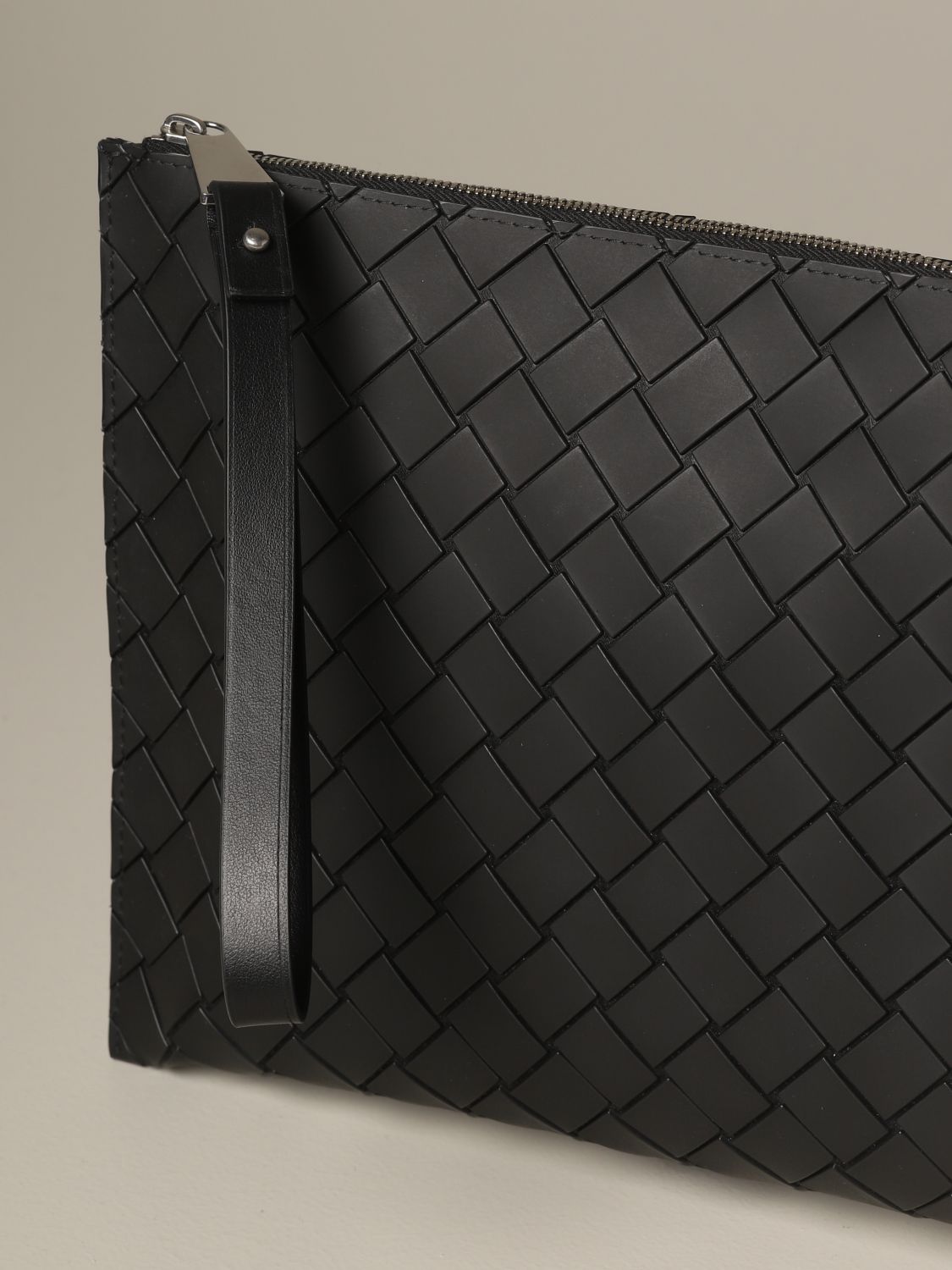 Briefcase Bottega Veneta: Bottega Veneta clutch bag in woven rubber black 3