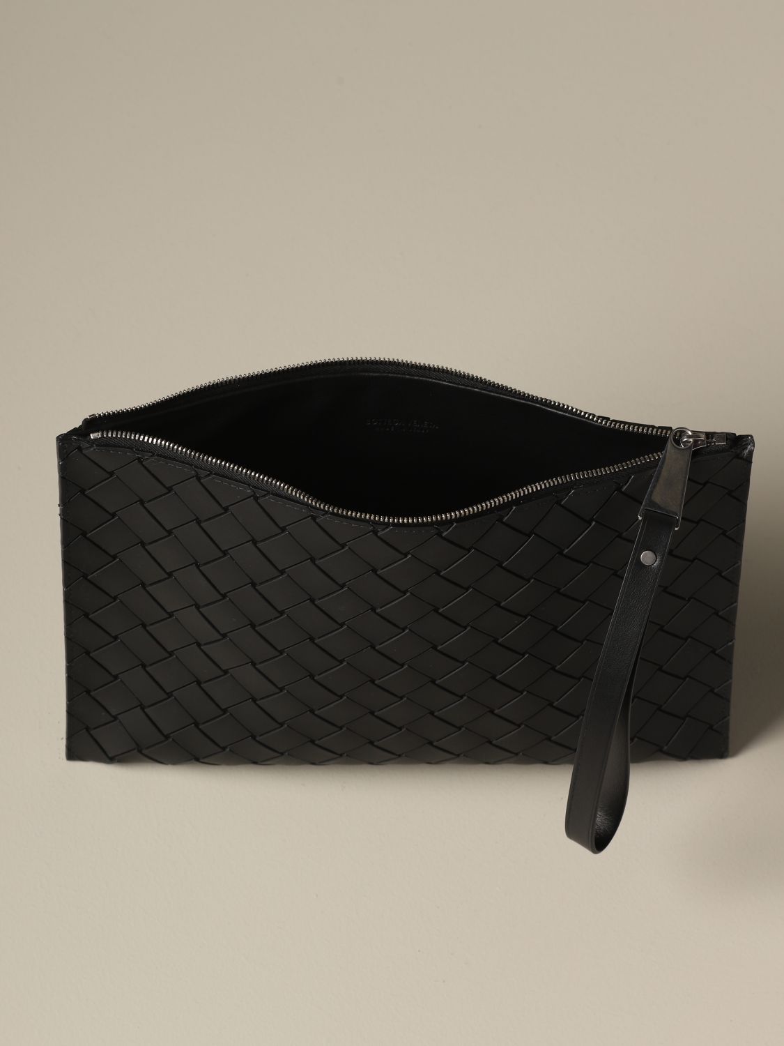 Briefcase Bottega Veneta: Bottega Veneta clutch bag in woven rubber black 4