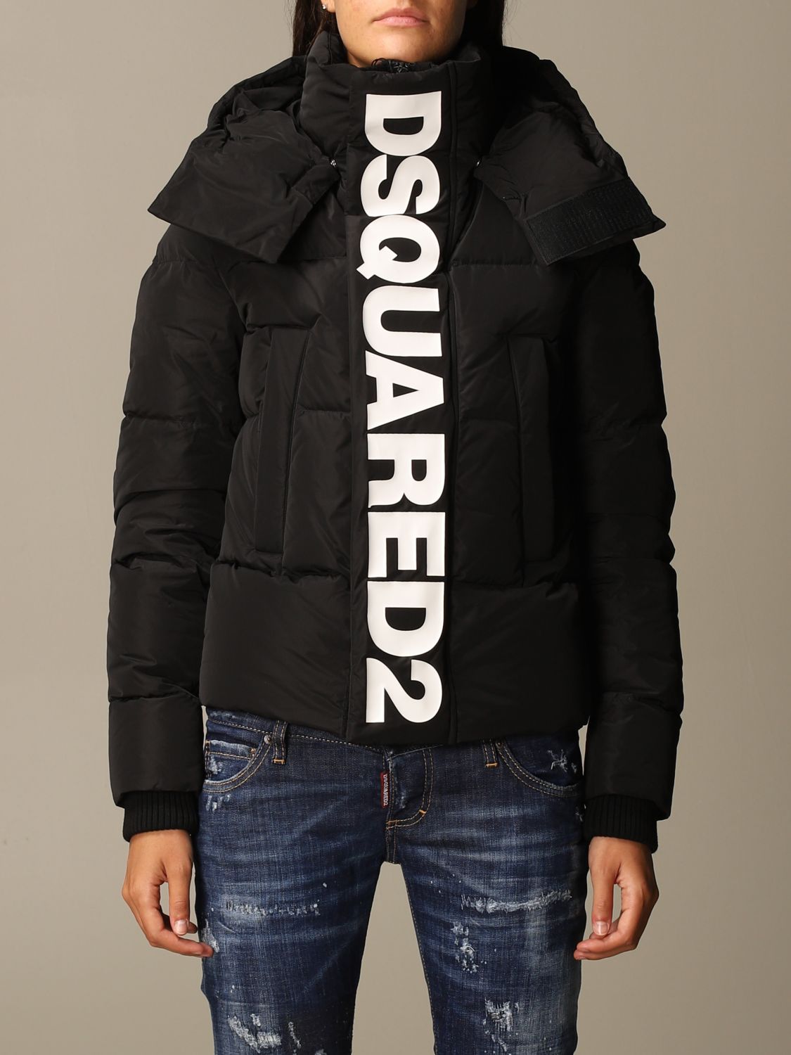 slachtoffers Goneryl een miljard Dsquared2 Outlet: Down jacket with maxi logo and hood - Black | Dsquared2  jacket S72AM0868 S53353 online on GIGLIO.COM
