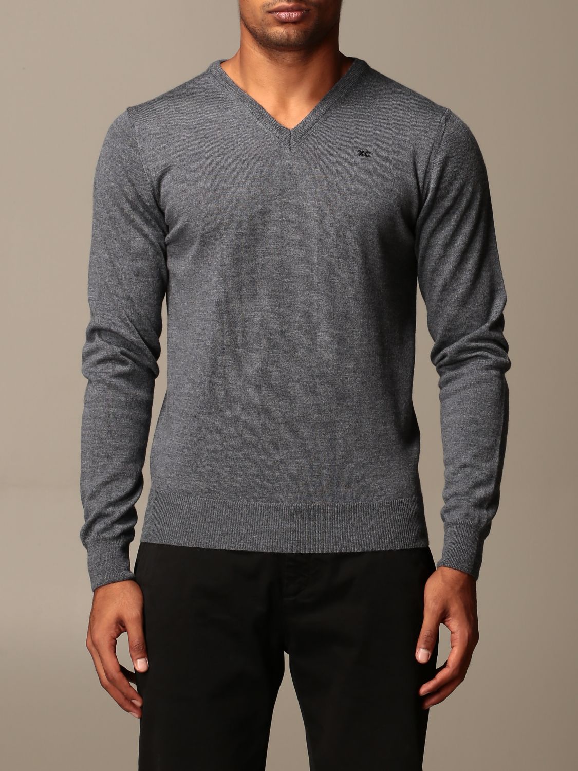 Xc Outlet: V-neck sweater in extrafine Merino wool - Charcoal | Sweater ...