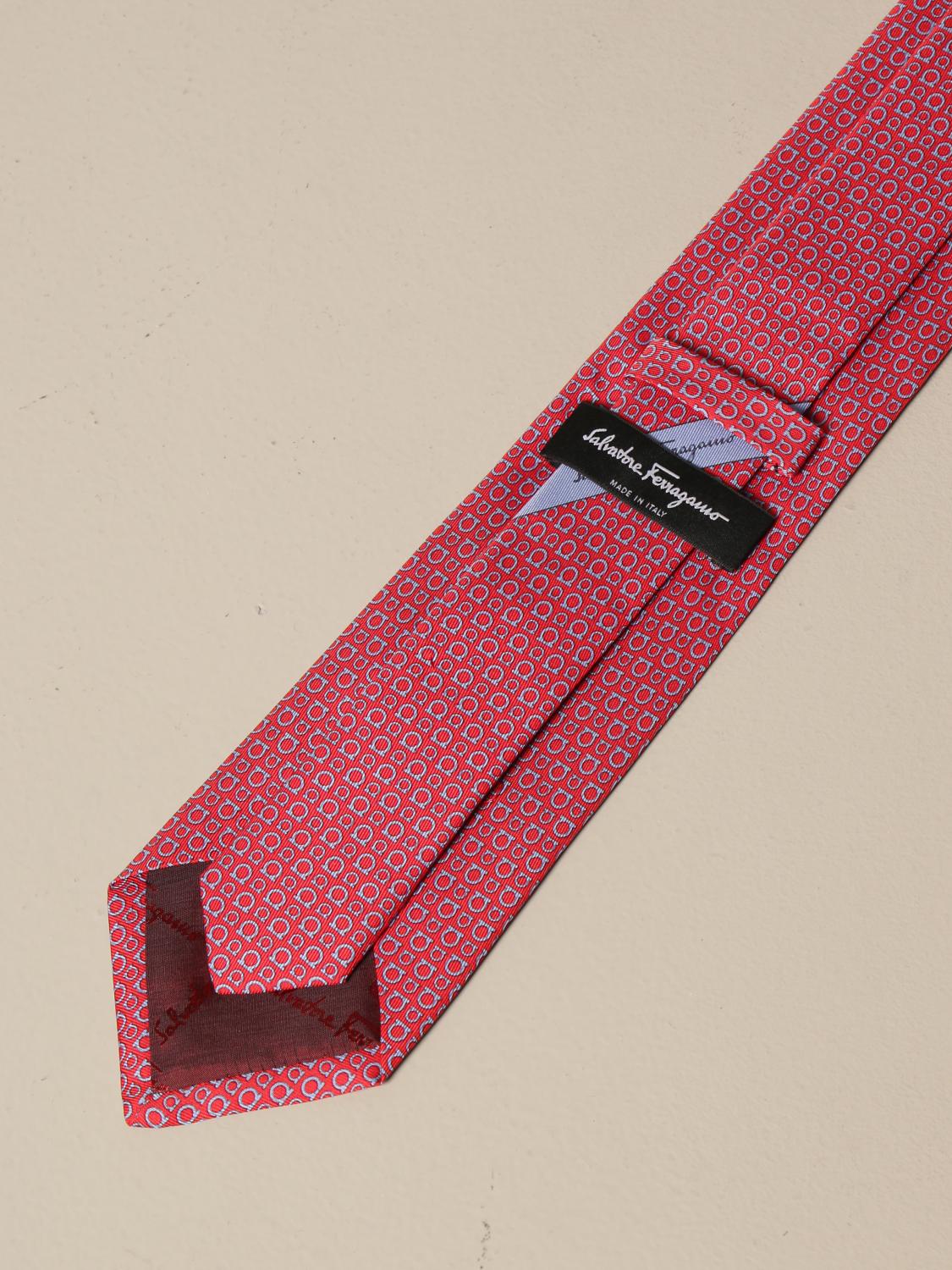 Salvatore Ferragamo Silk Tie With Gancini Pattern Tie Salvatore Ferragamo Men Red Tie Salvatore Ferragamo Giglio En