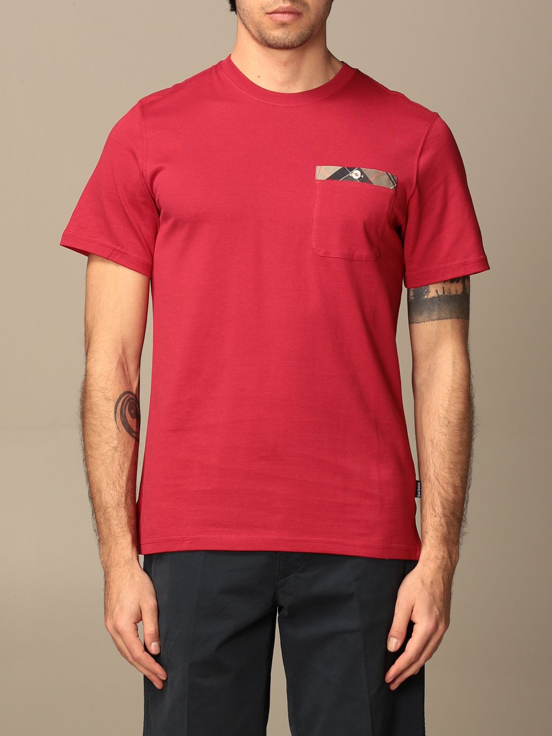 T-shirt Barbour: T-shirt Barbour in cotone con dettaglio check rosso 1