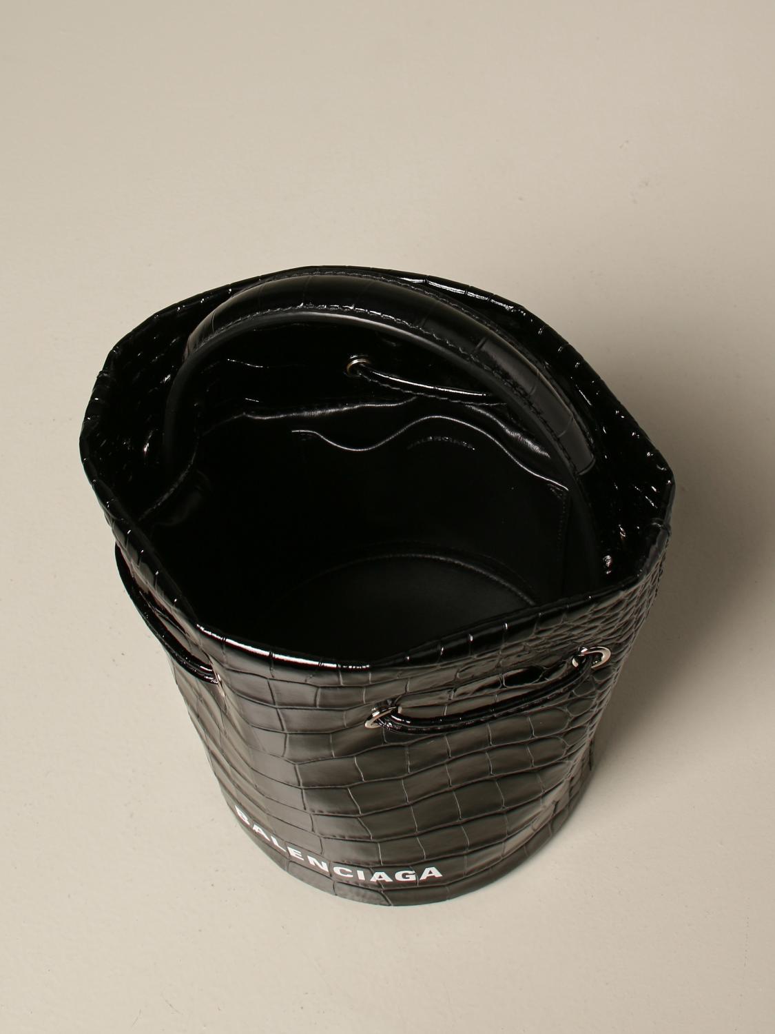 balenciaga everyday shoulder bag