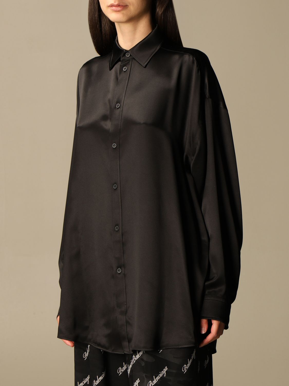 Adular Decano Acusación BALENCIAGA: silk shirt with back logo - Black | Balenciaga shirt 646840  TJN05 online on GIGLIO.COM