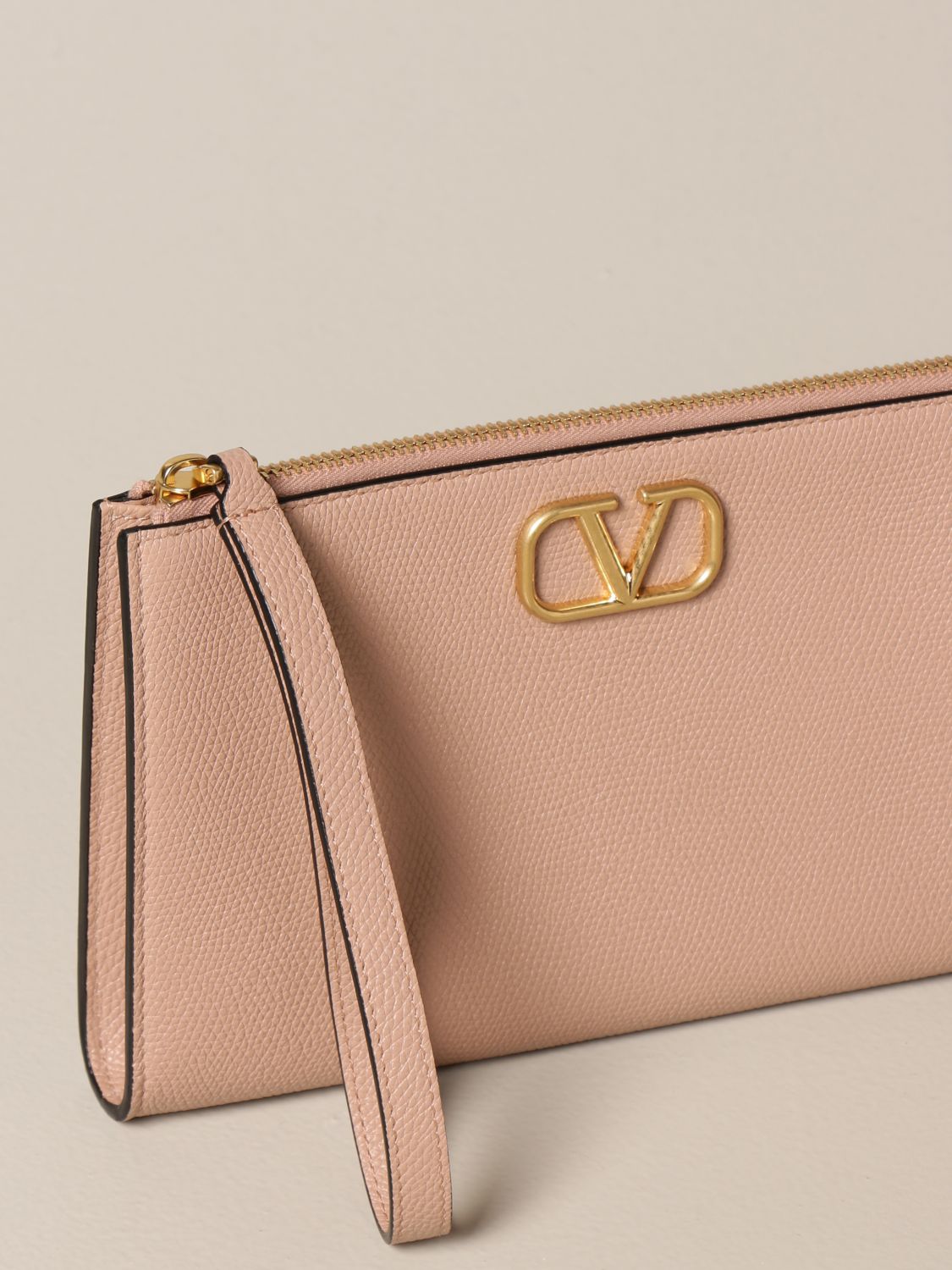 Leather clutch bag Valentino Garavani Pink in Leather - 25686190