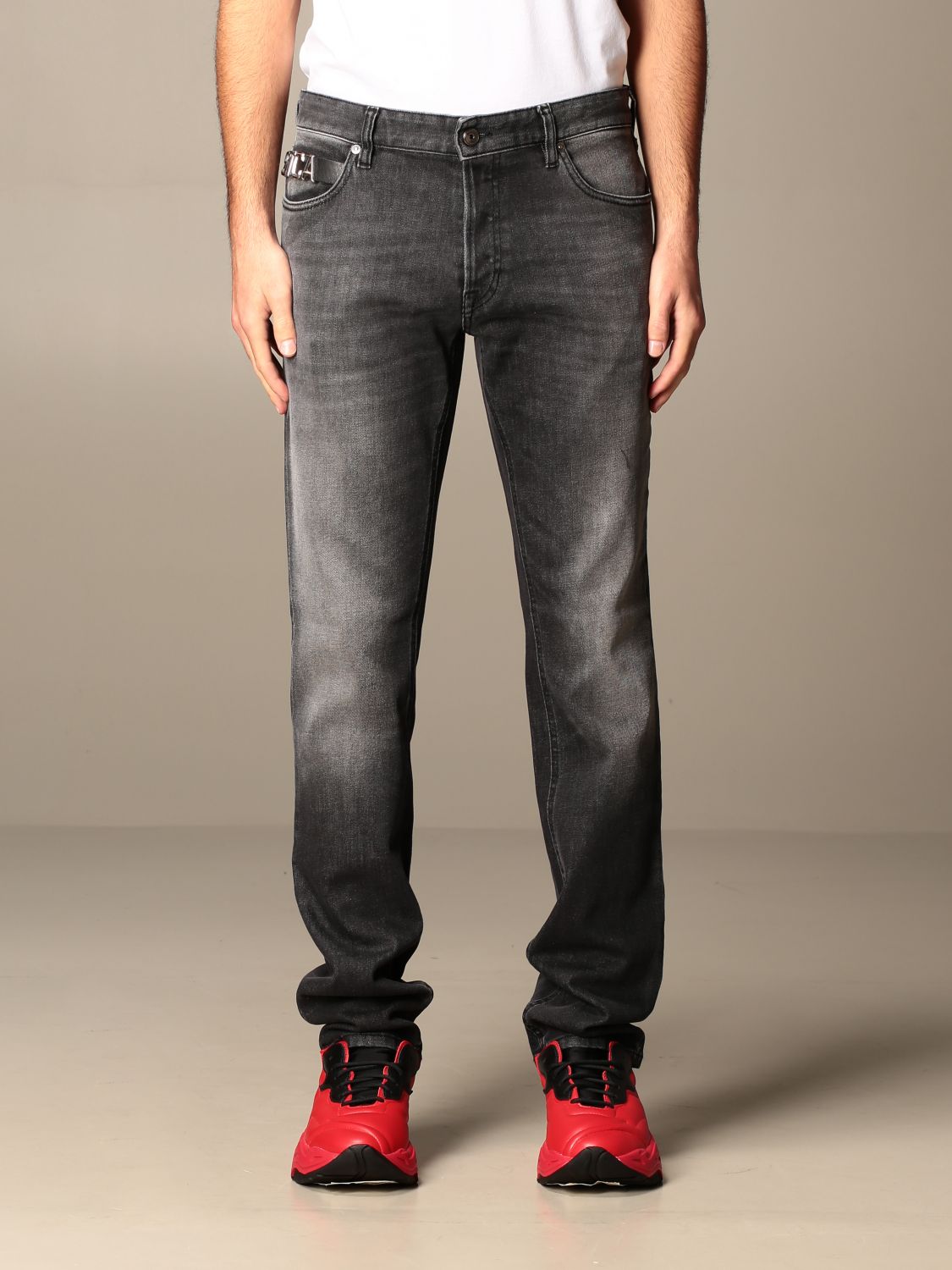 Ontmoedigen Verscheidenheid geur Just Cavalli Outlet: jeans in used denim - Black | Just Cavalli jeans  S01LA0124 N31810 online on GIGLIO.COM