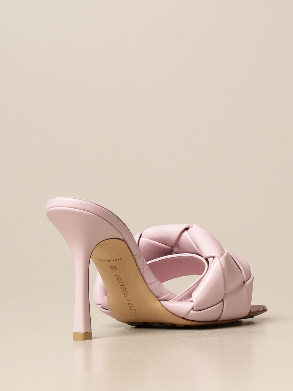 Femme Chaussures Chaussures à talons Chaussures compensées et escarpins Escarpins Satin Bottega Veneta en coloris Violet 