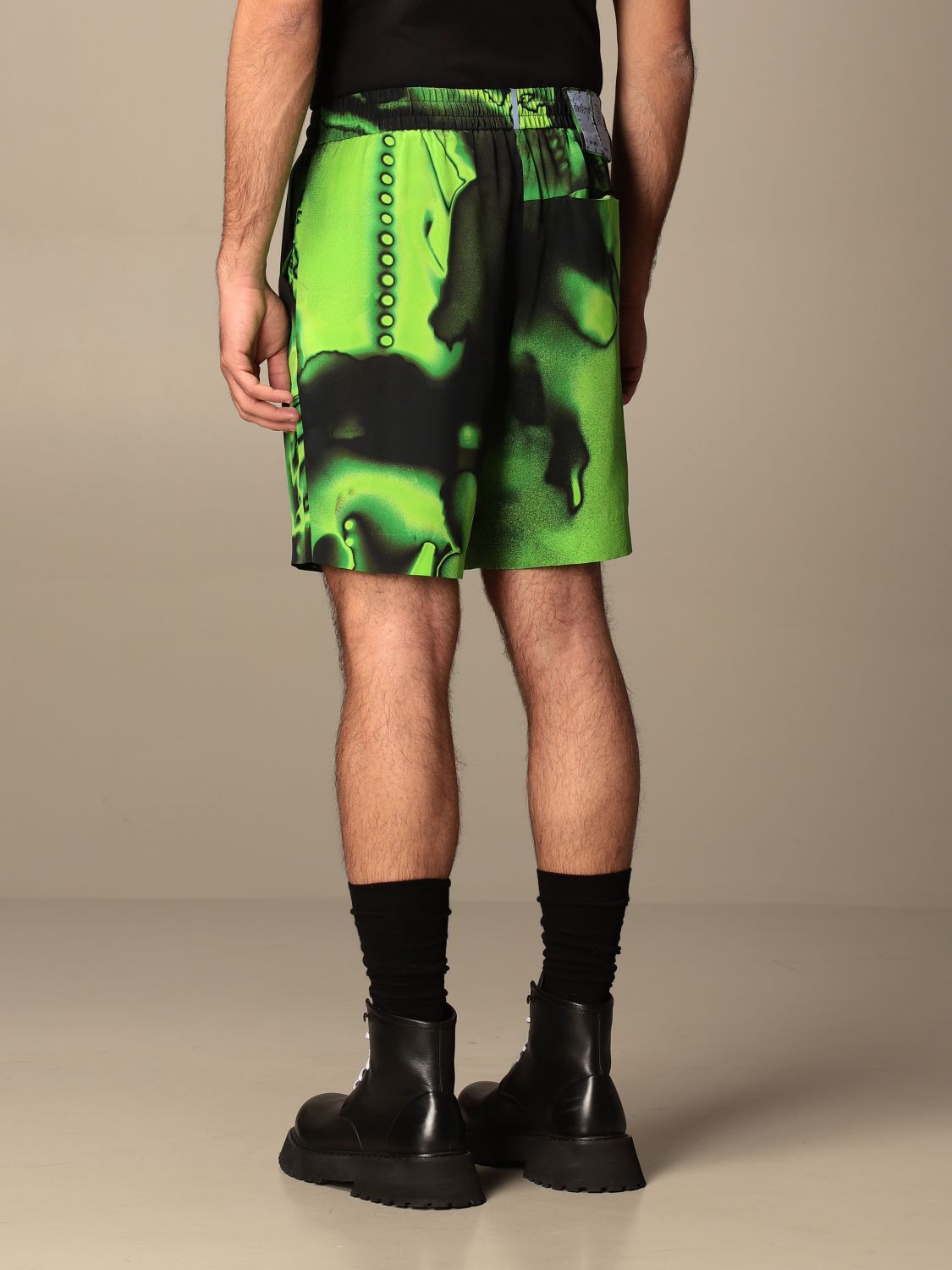 Short Mcq: Ghost jogging shorts by McQ in printed silk green 3
