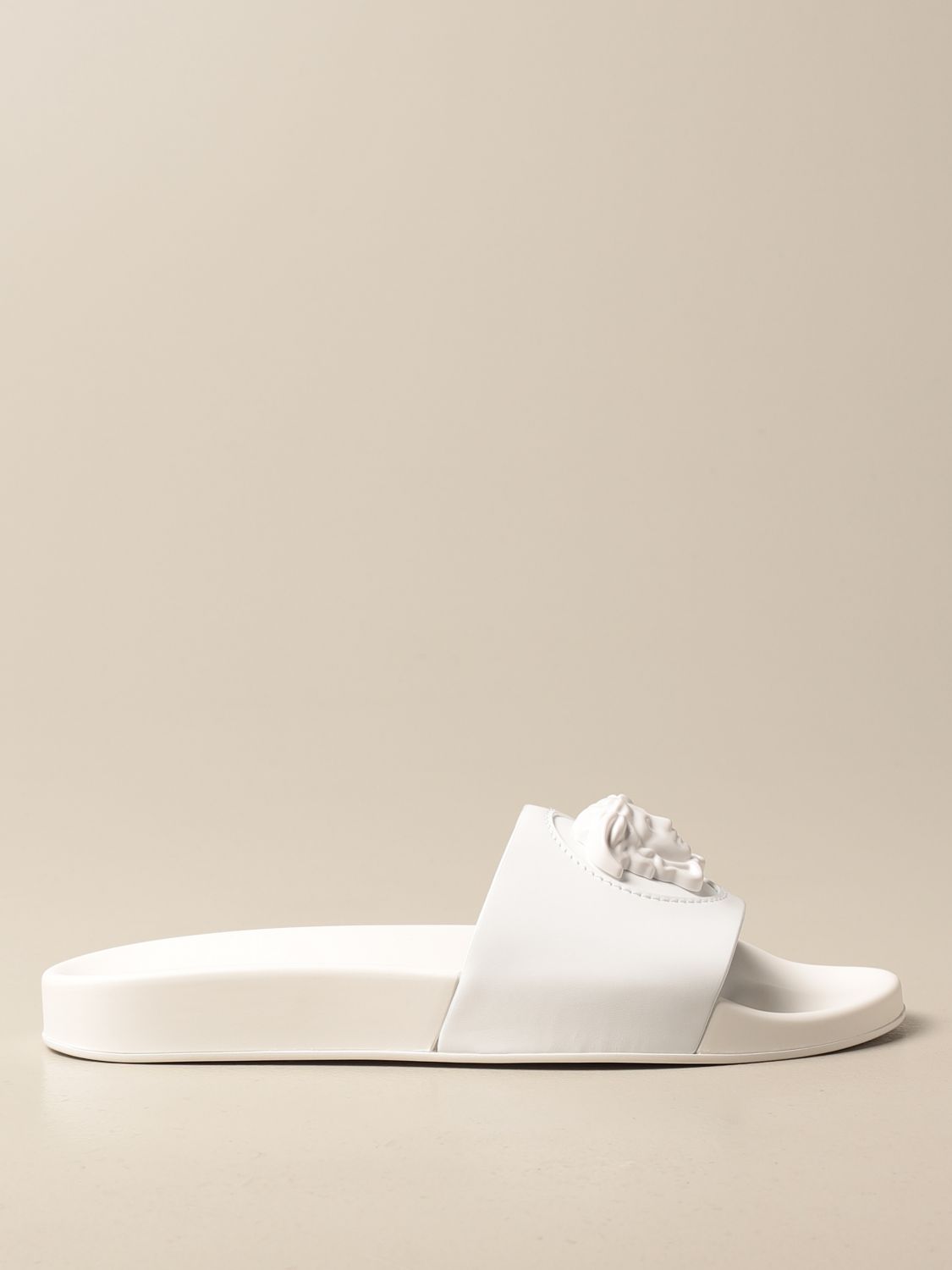 Aggregate more than 67 white versace sandals latest - dedaotaonec