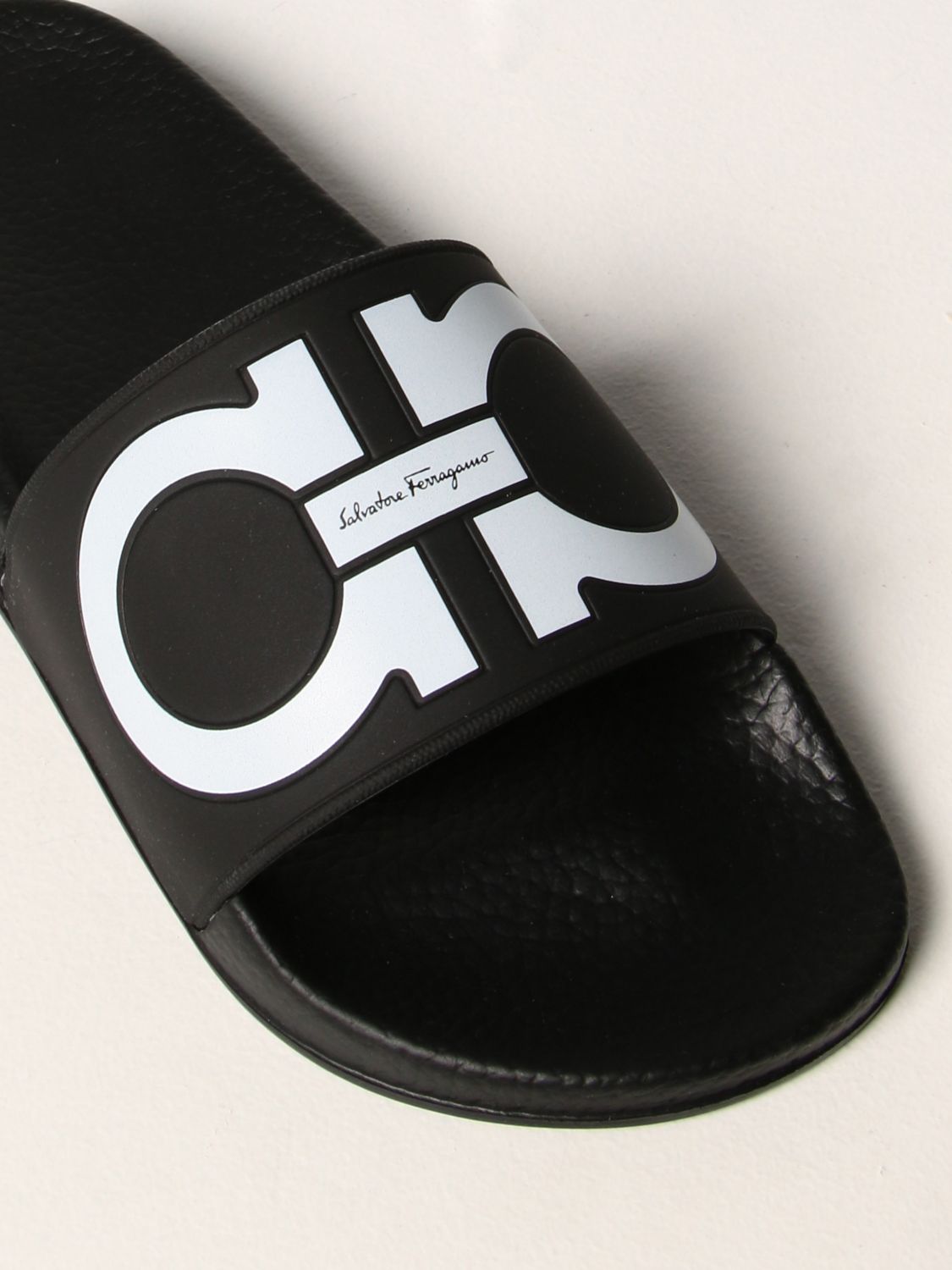 Flat sandals Salvatore Ferragamo: Groovy Salvatore Ferragamo rubber sandals with Gancini logo black 4