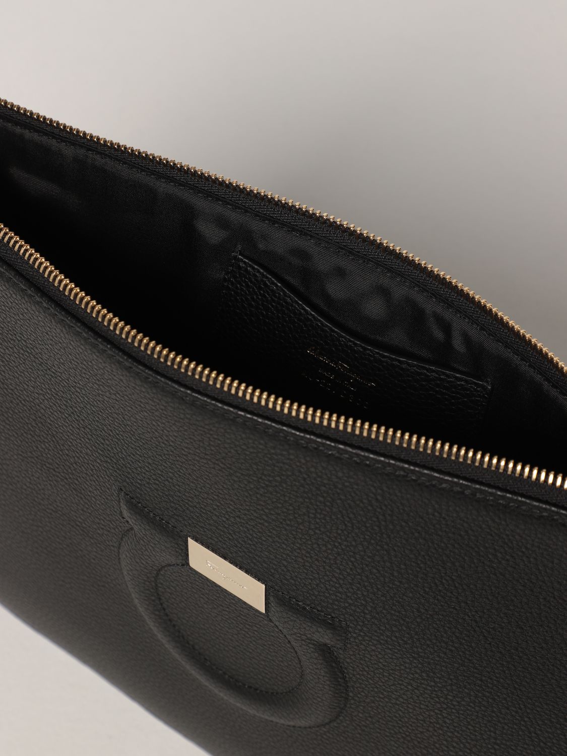 Clutch Salvatore Ferragamo: Salvatore Ferragamo Gancini clutch bag in grained leather black 5