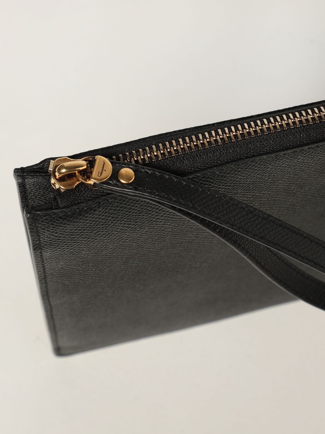Clutch Salvatore Ferragamo: Salvatore Ferragamo Gancini clutch bag in grained leather black 4
