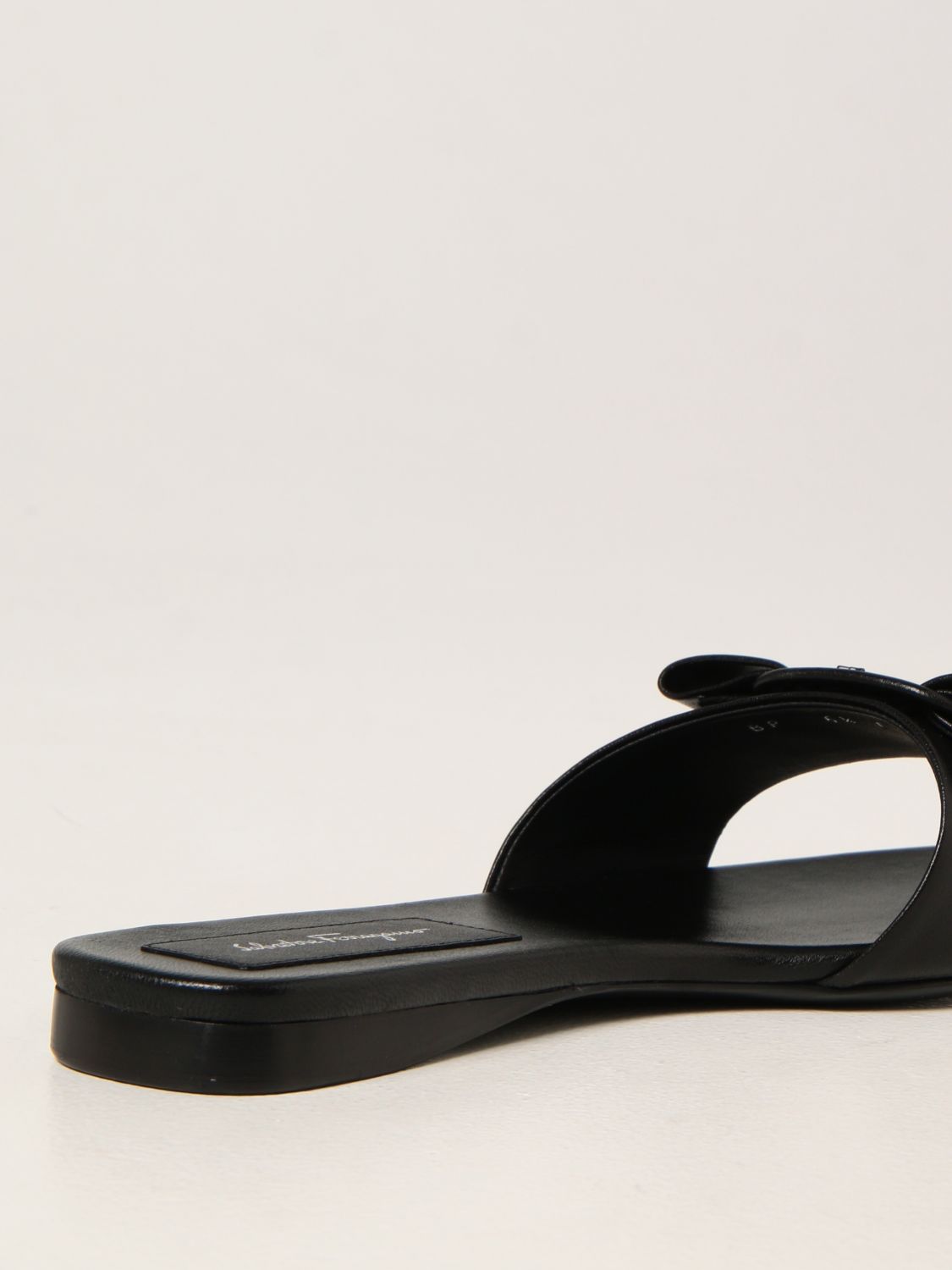 Sandales plates Salvatore Ferragamo: Chaussures femme Salvatore Ferragamo noir 3