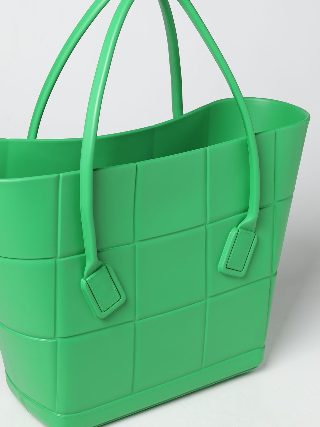 BOTTEGA VENETA: Arco rubber bag - Green | Bottega Veneta tote bags ...