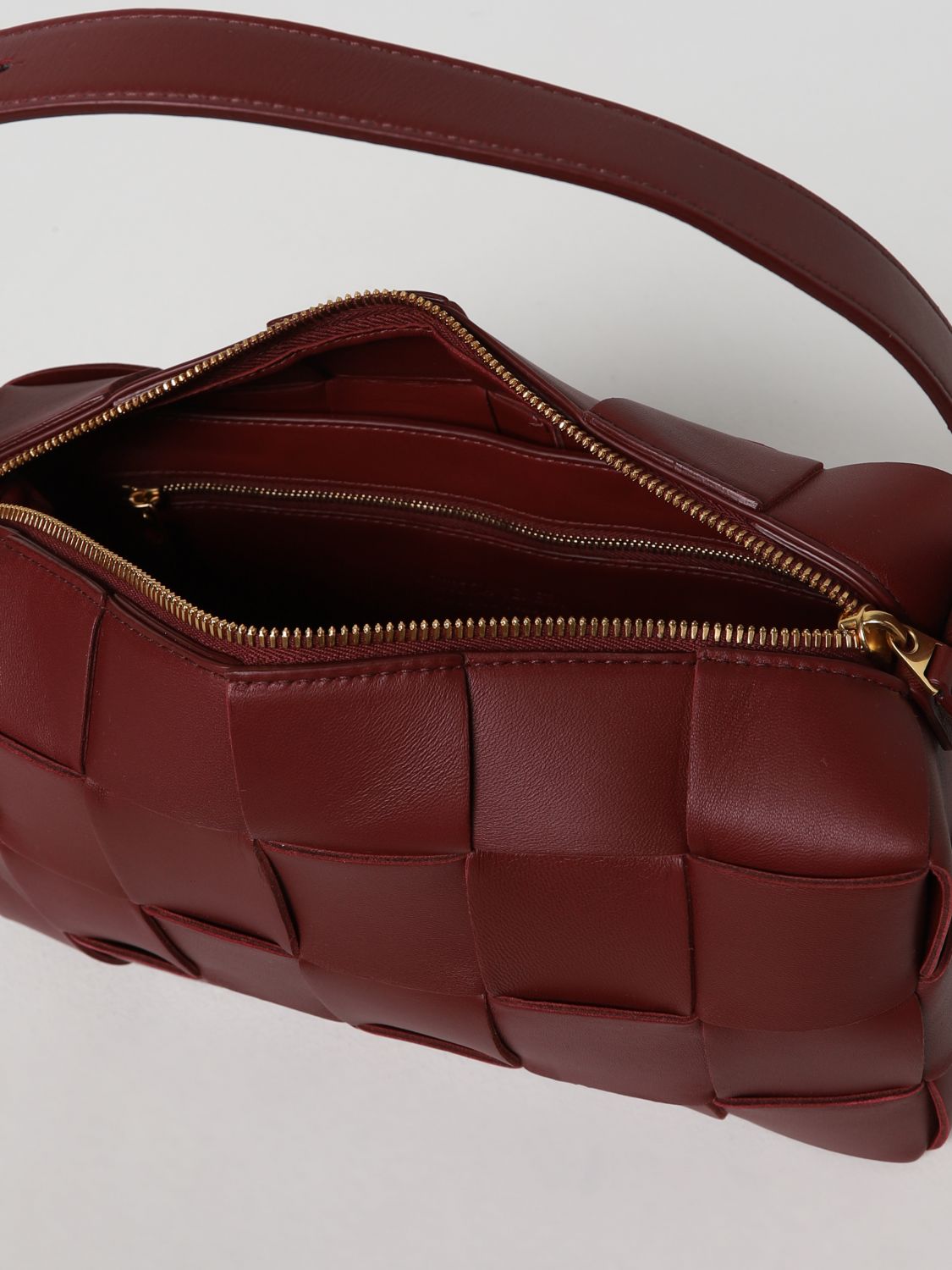 Shoulder bag Bottega Veneta: Bottega Veneta shoulder bag for women burgundy 4