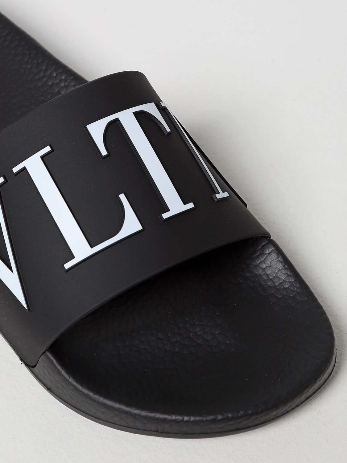 Sandals Valentino Garavani: Valentino Garavani rubber sandals with VLTN logo black 4