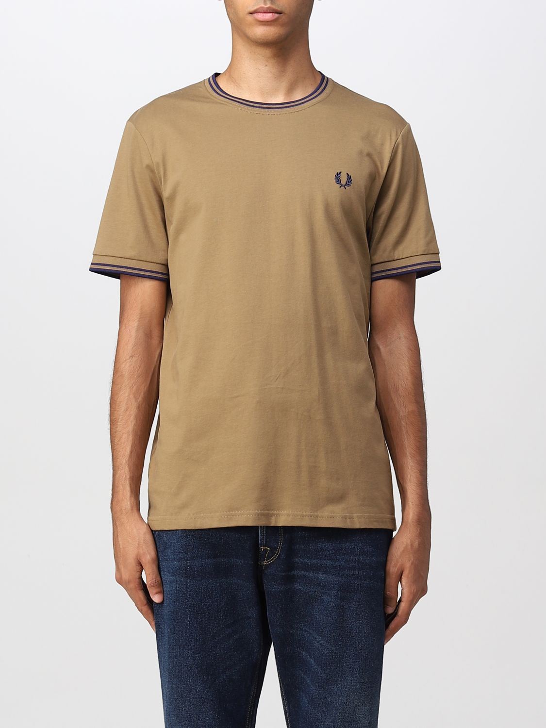 T-shirt Fred Perry: T-shirt Fred Perry con mini logo ricamato marrone 1