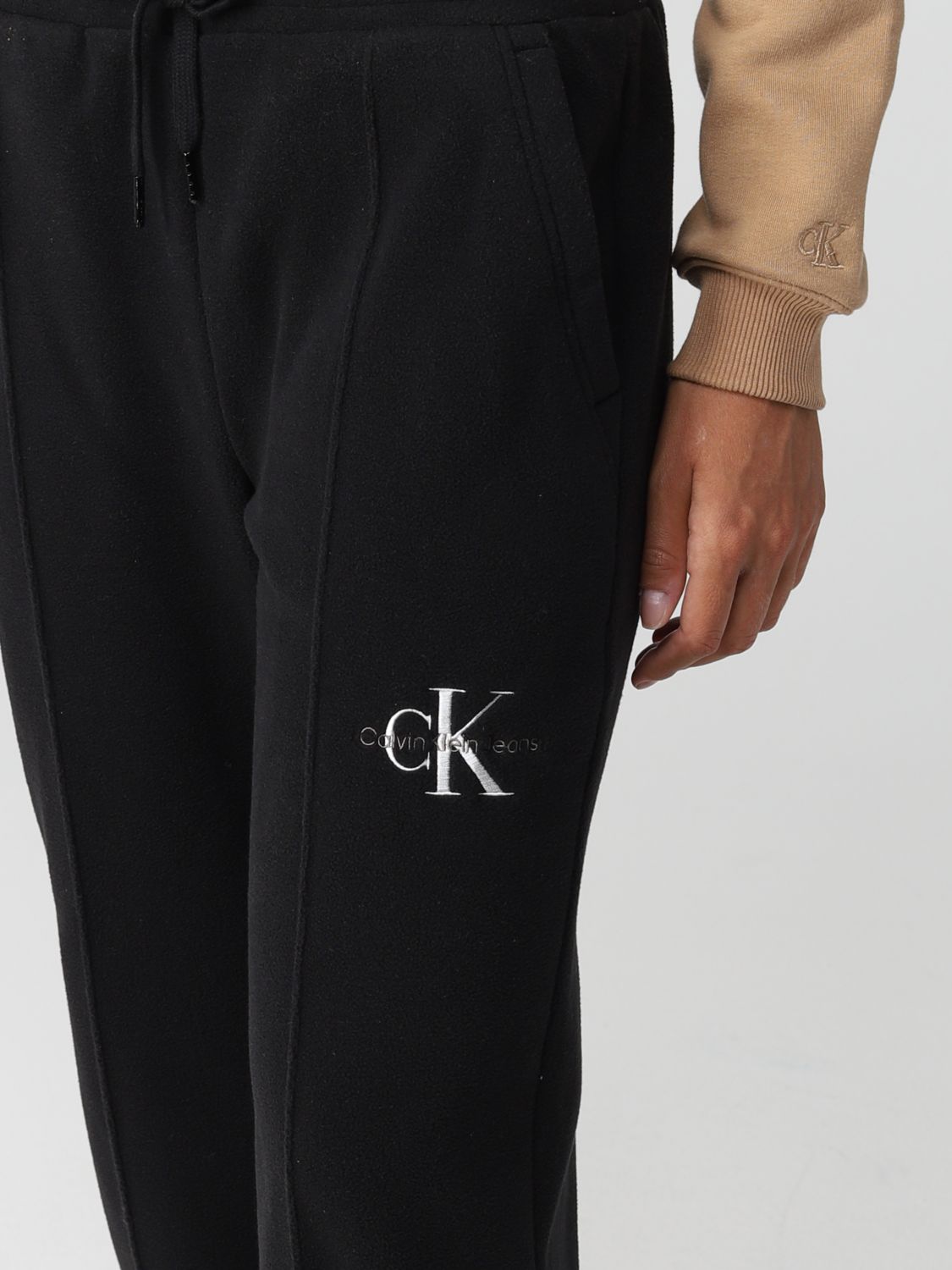 Antecedente Menagerry metálico CALVIN KLEIN JEANS: Pantalón para mujer, Negro | PantalÓN Calvin Klein  Jeans J20J219742 en línea en GIGLIO.COM