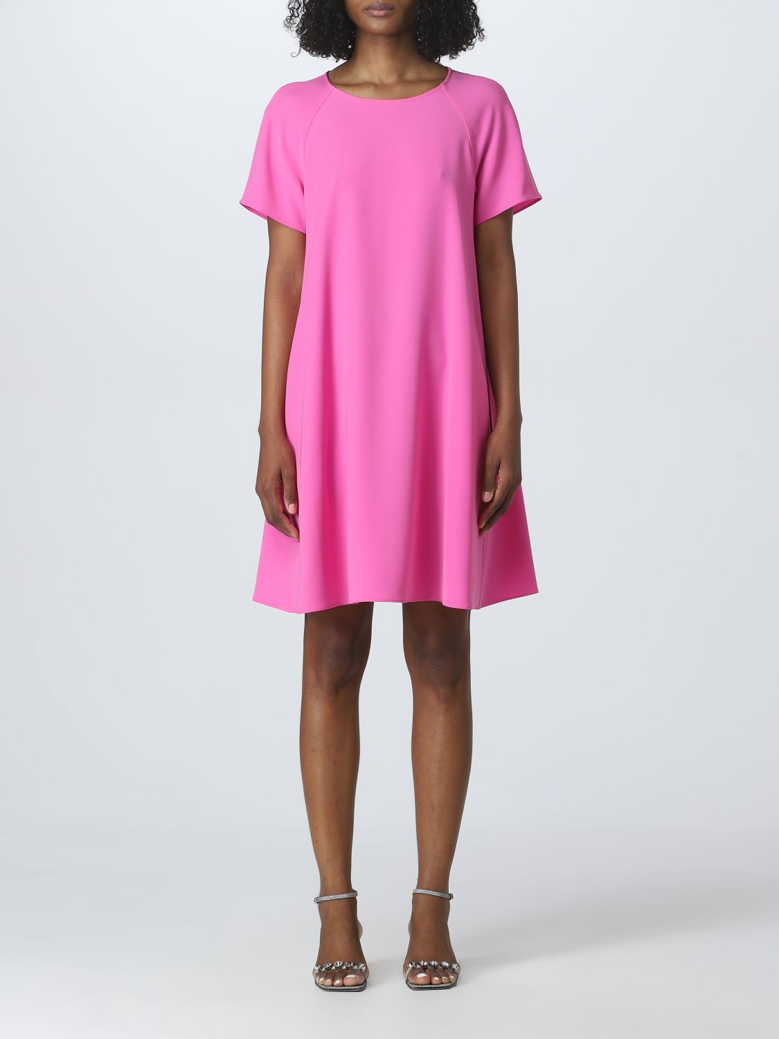 エンポリオ・アルマーニのコーラル・ピンクのドレス