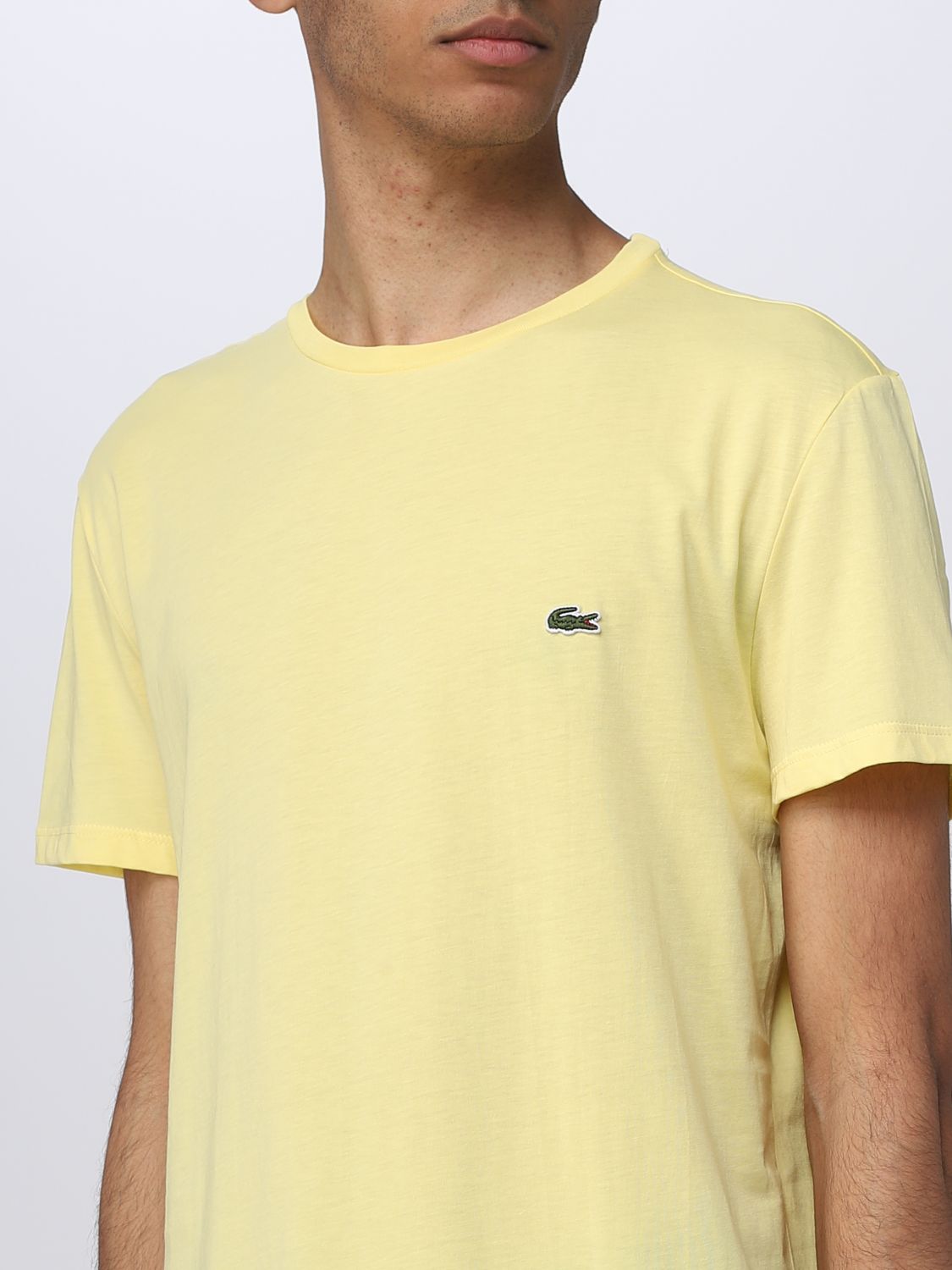 puenting Implacable Vacante LACOSTE: Camiseta para hombre, Amarillo | Camiseta Lacoste TH6709 en línea  en GIGLIO.COM