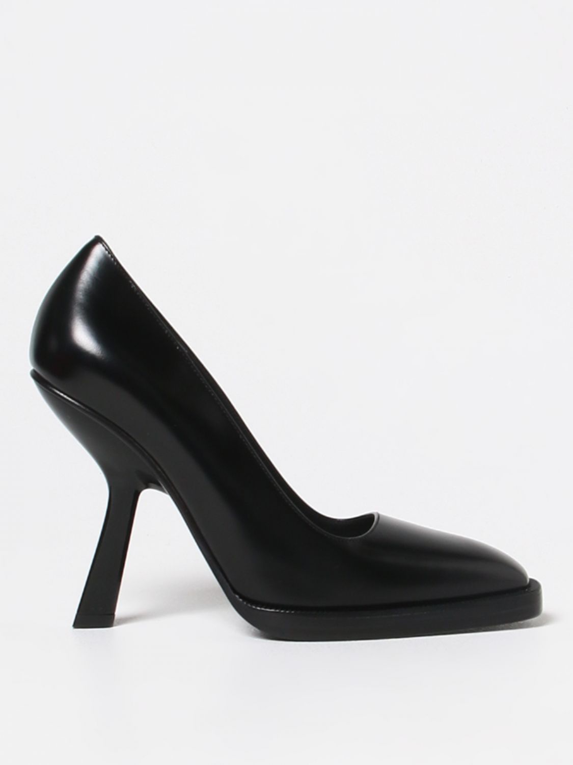 Ferragamo Court Shoes  Woman In Black