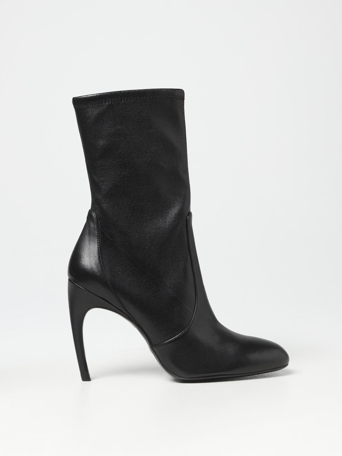 Stuart Weitzman Pointed Toe Ankle Boots In Black