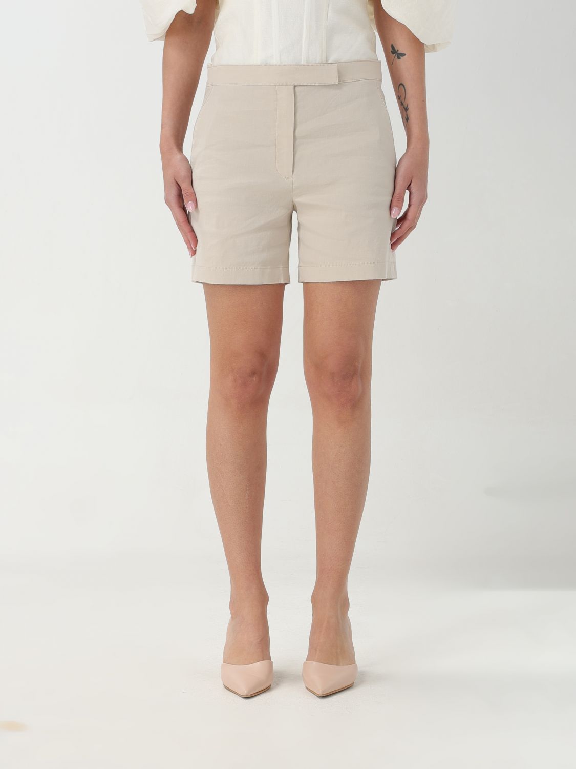 short theory woman colour sand