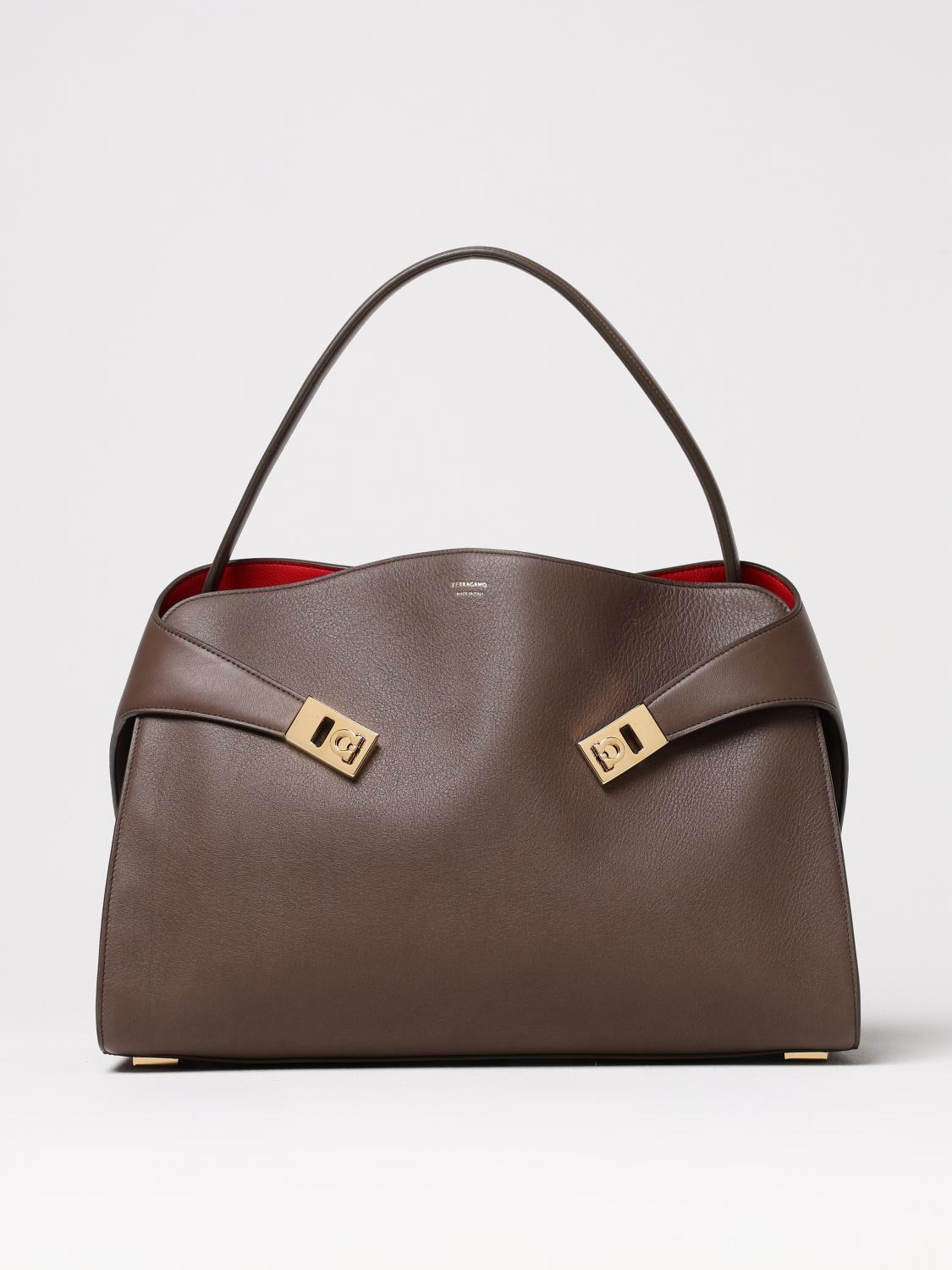 ショルダーバッグ・ポシェット FERRAGAMO Woman Shoulder bag Dove Grey 21A004 784177 CEMENT FERRAGAMO: Shoulder bag woman - Dove Grey | Ferragamo
