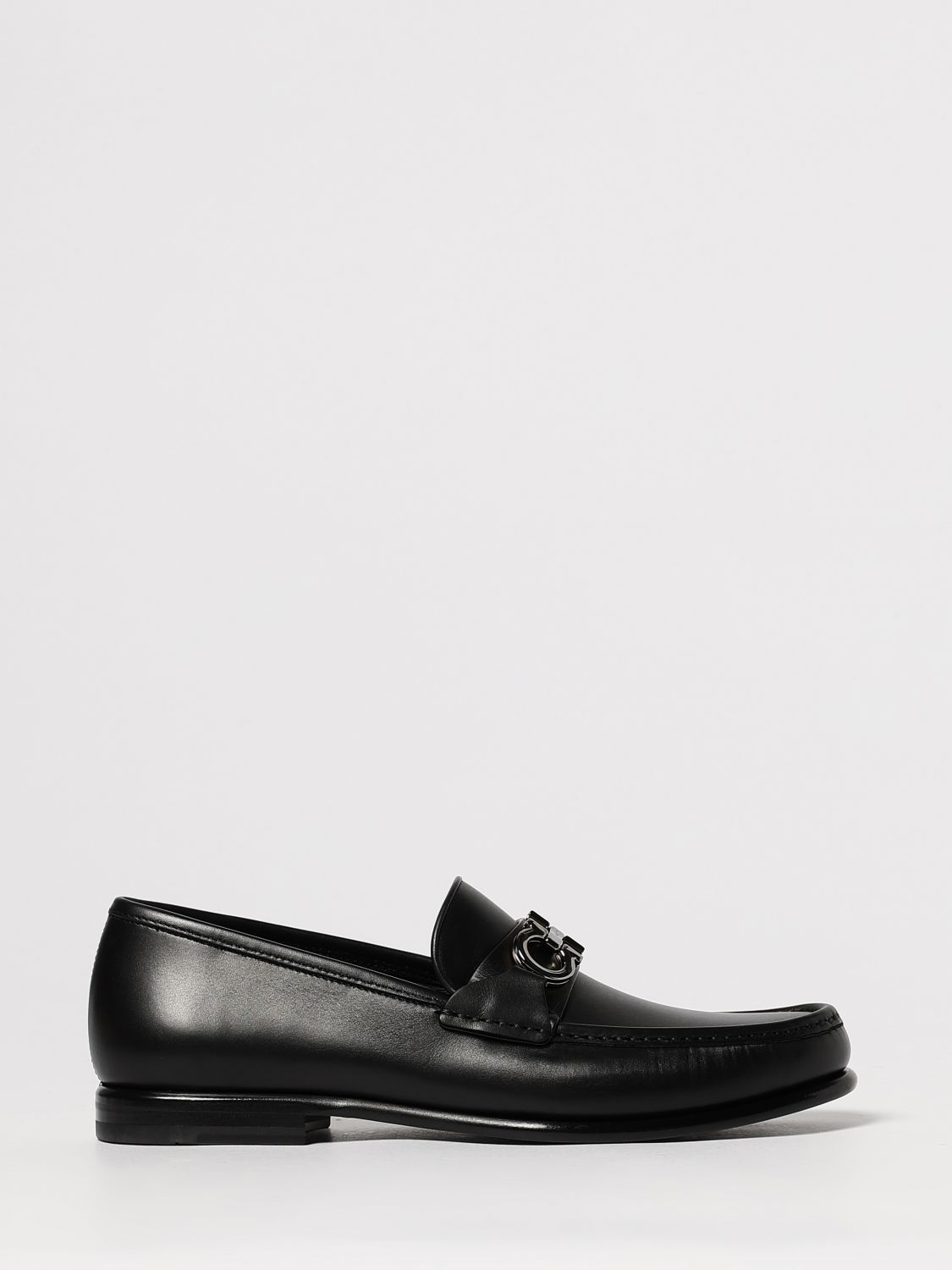 Ferragamo Gancini Buckle Loafers In Black