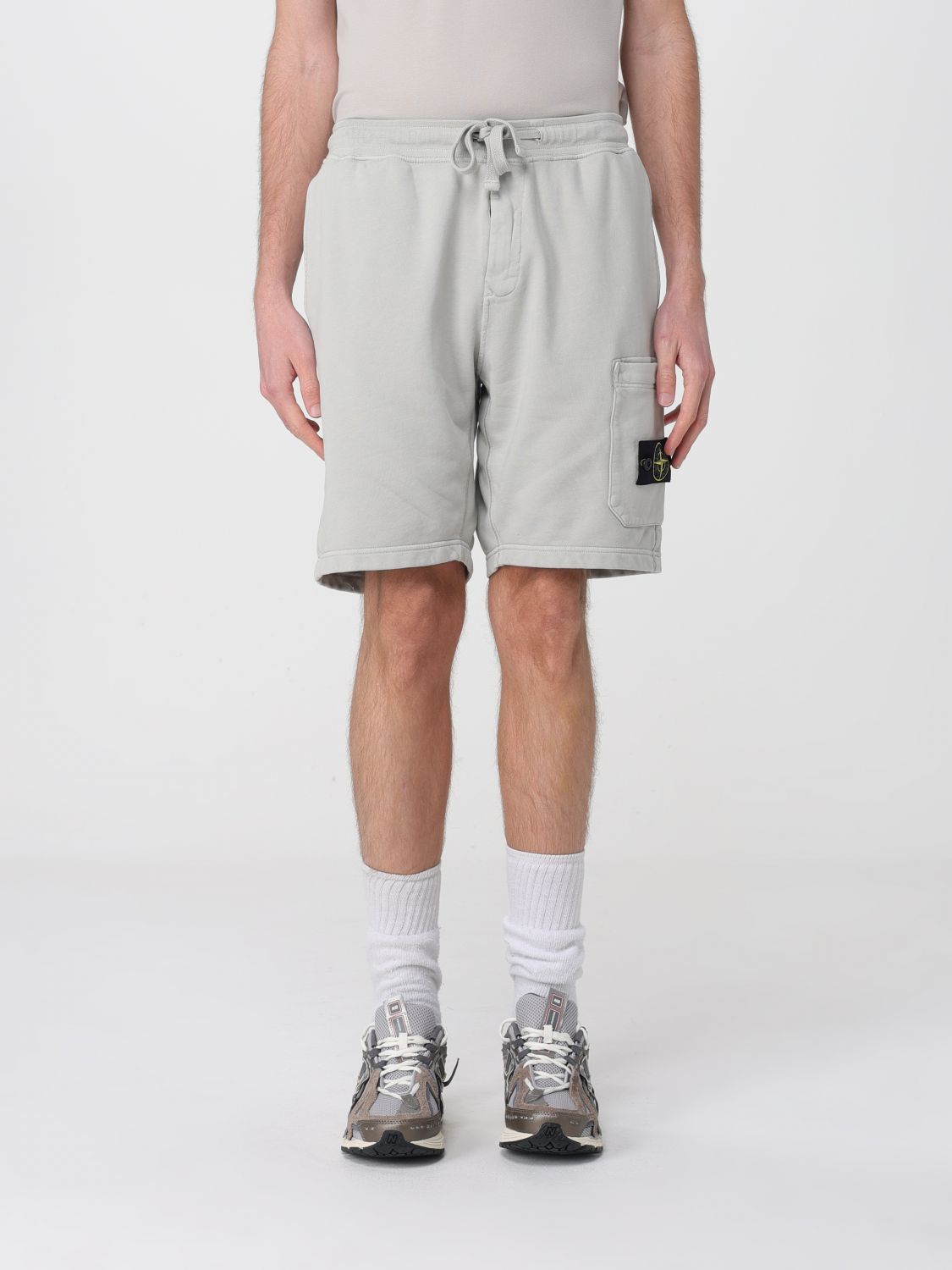 STONE ISLAND Shorts Men color Pearl　STONE ISLAND ショートパンツ メンズ カラー パール STONE