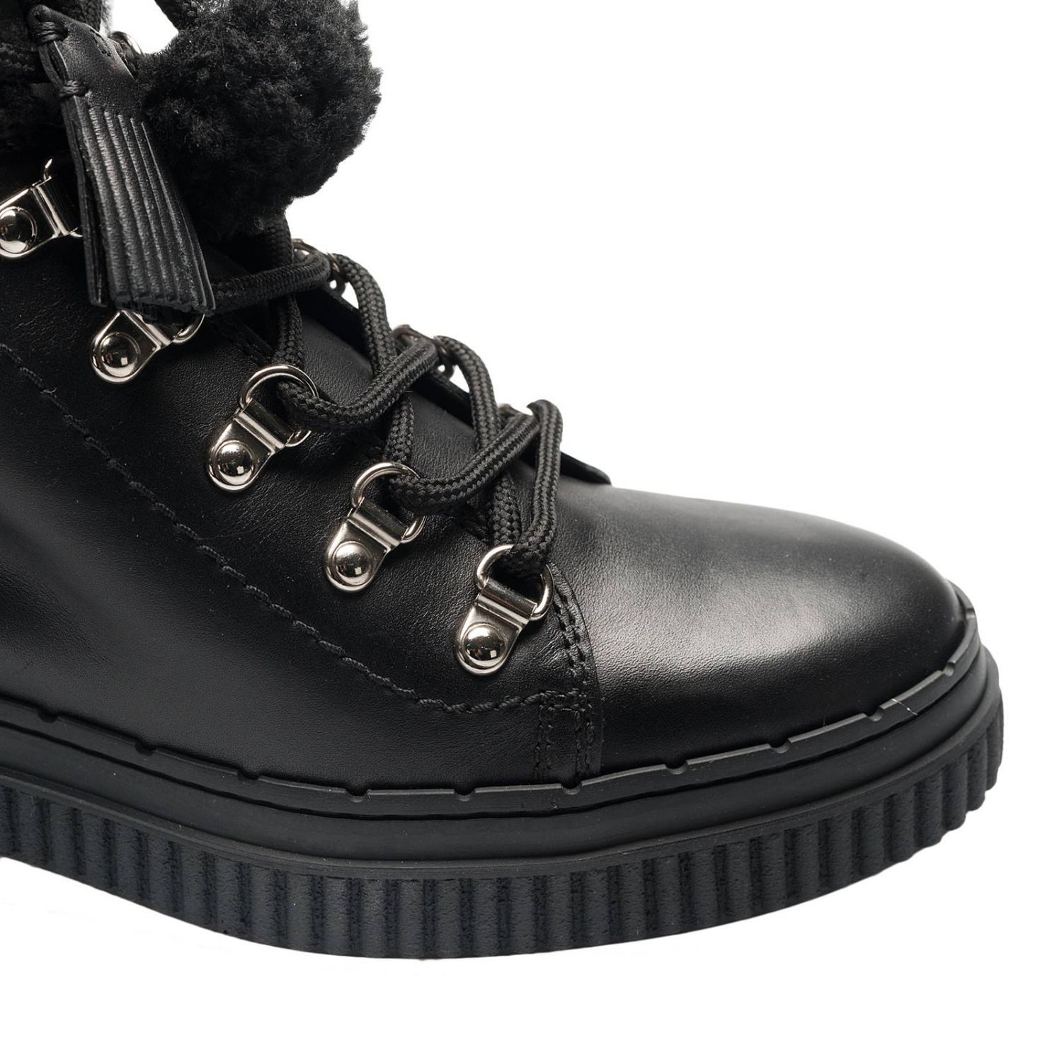 sneakers with safety toe