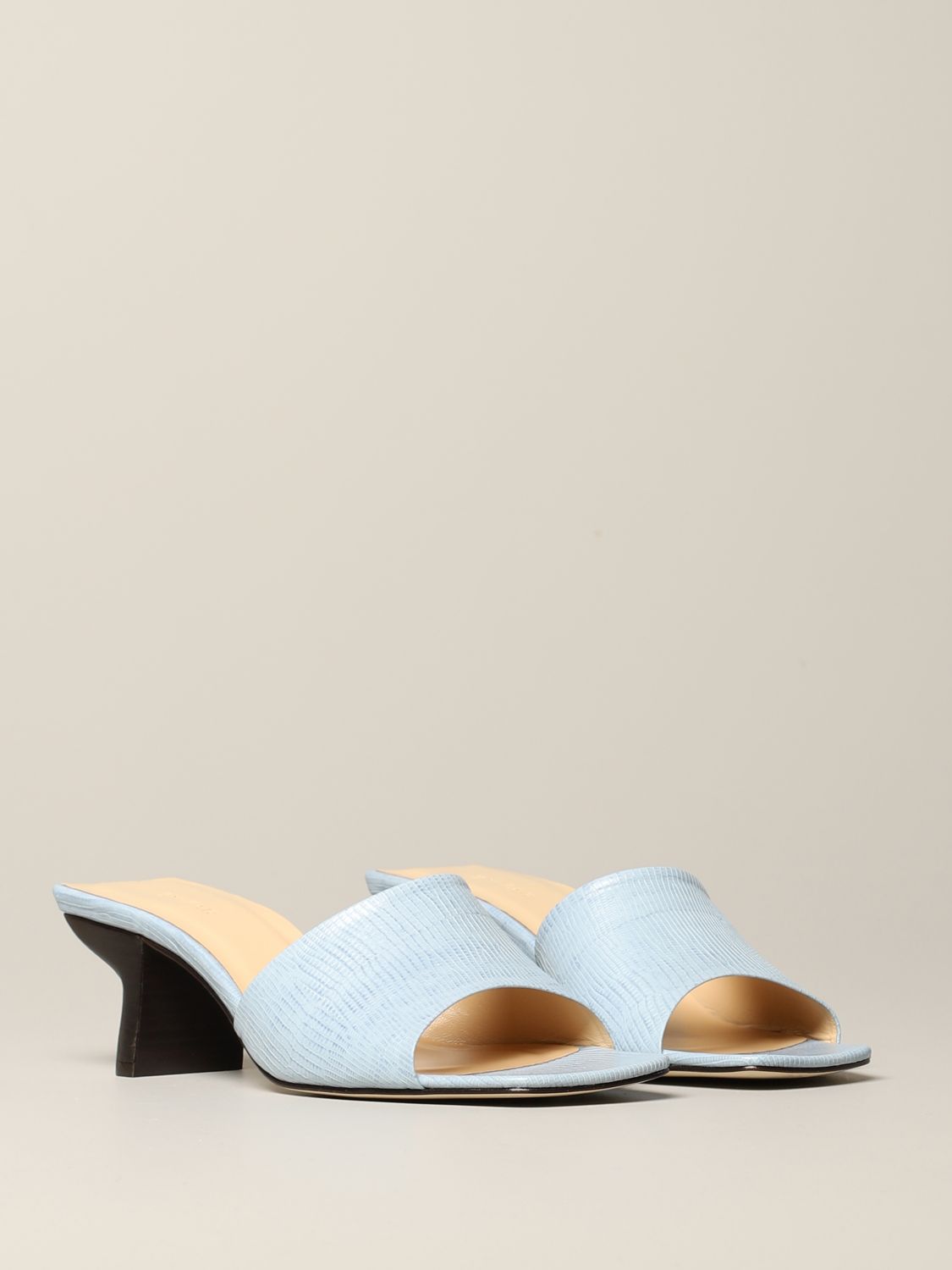 Sandalen mit Absatz By Far: By Far Sandale aus strukturiertem Leder hellblau 2