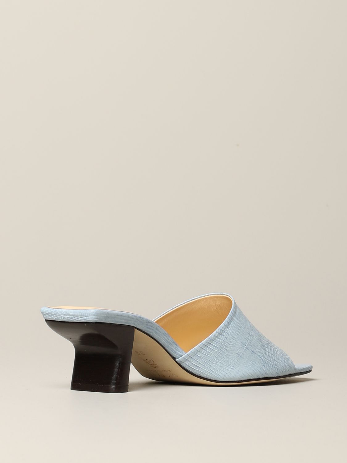 Sandalen mit Absatz By Far: By Far Sandale aus strukturiertem Leder hellblau 5