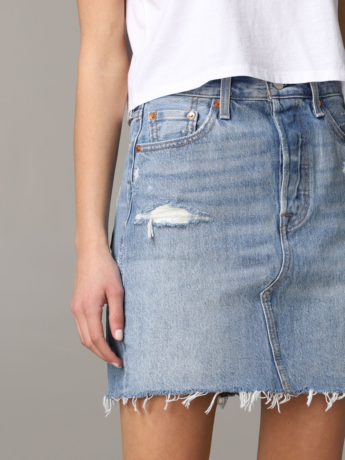 LEVI'S: Gonna di jeans con rotture - Denim | Gonna Levi's 778820015  GIGLIO.COM