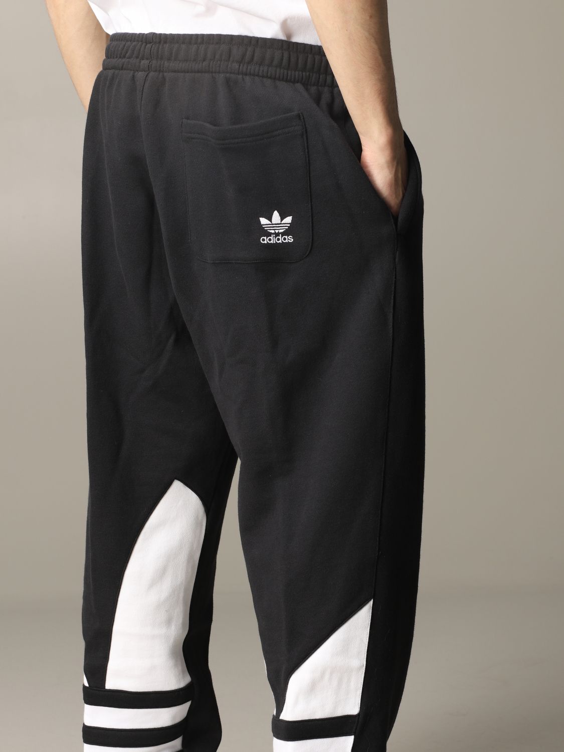 Pantalone Adidas Originals jogging con logo | Tuta Adidas Originals Uomo  Nero | Tuta Adidas Originals FM3756 Giglio IT